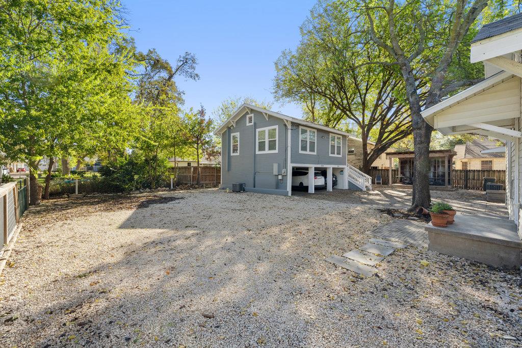 1223, 1223 1/2 & 1225 S Austin Ave S