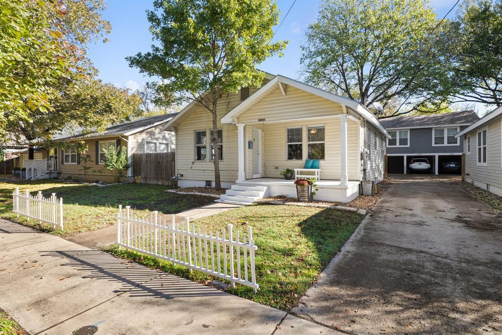 1223, 1223 1/2 & 1225 S Austin Ave S