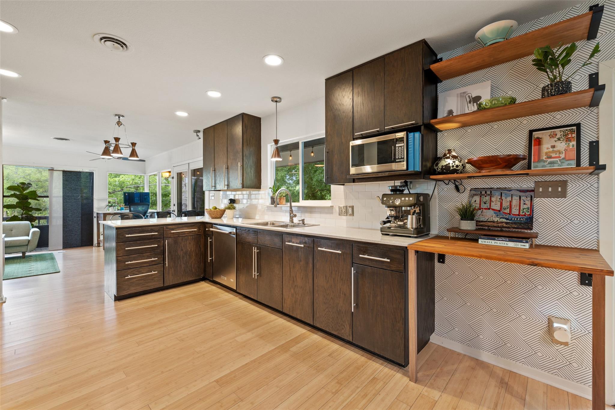 1712 McCoy PL