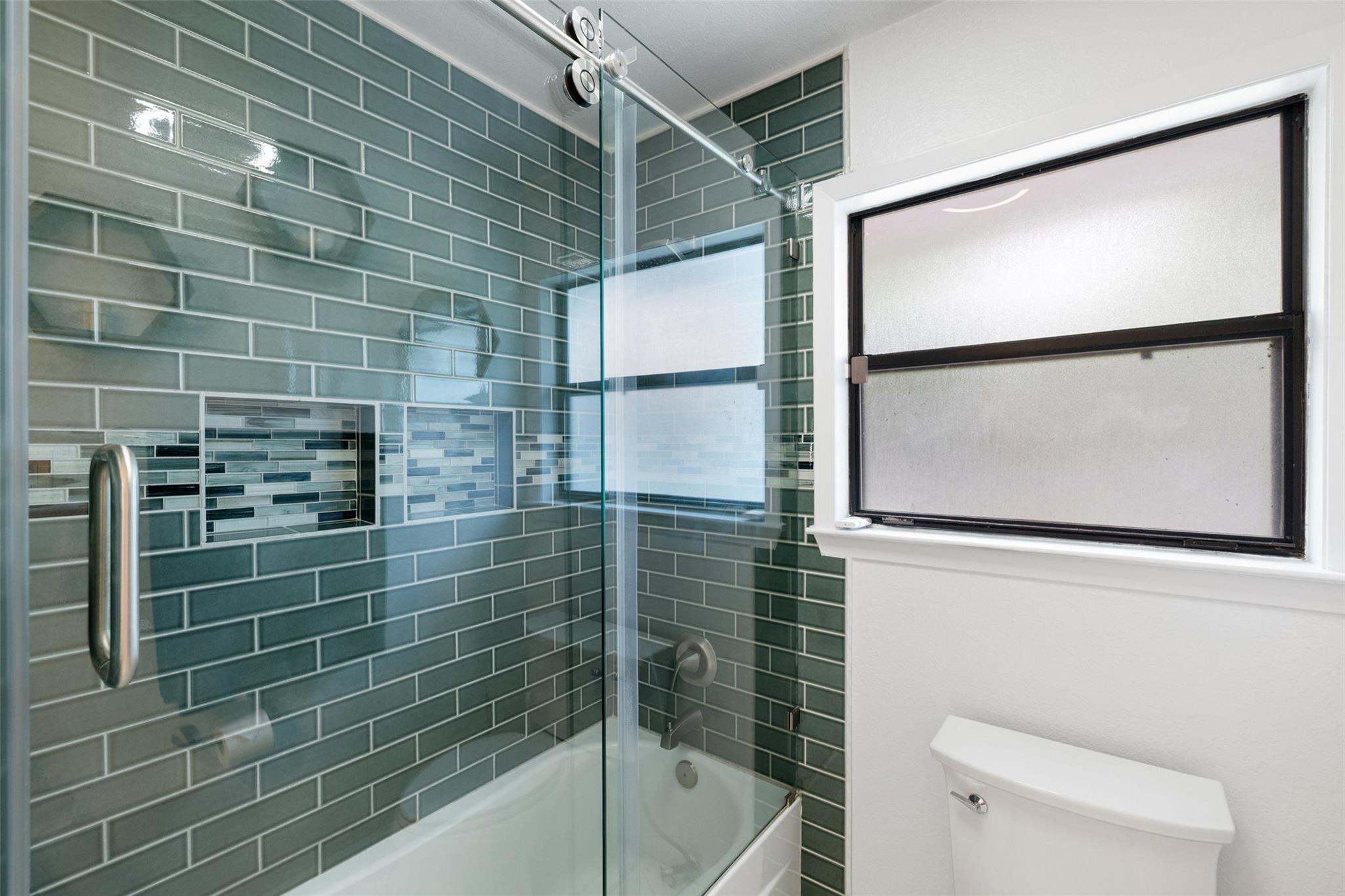 1712 McCoy PL
