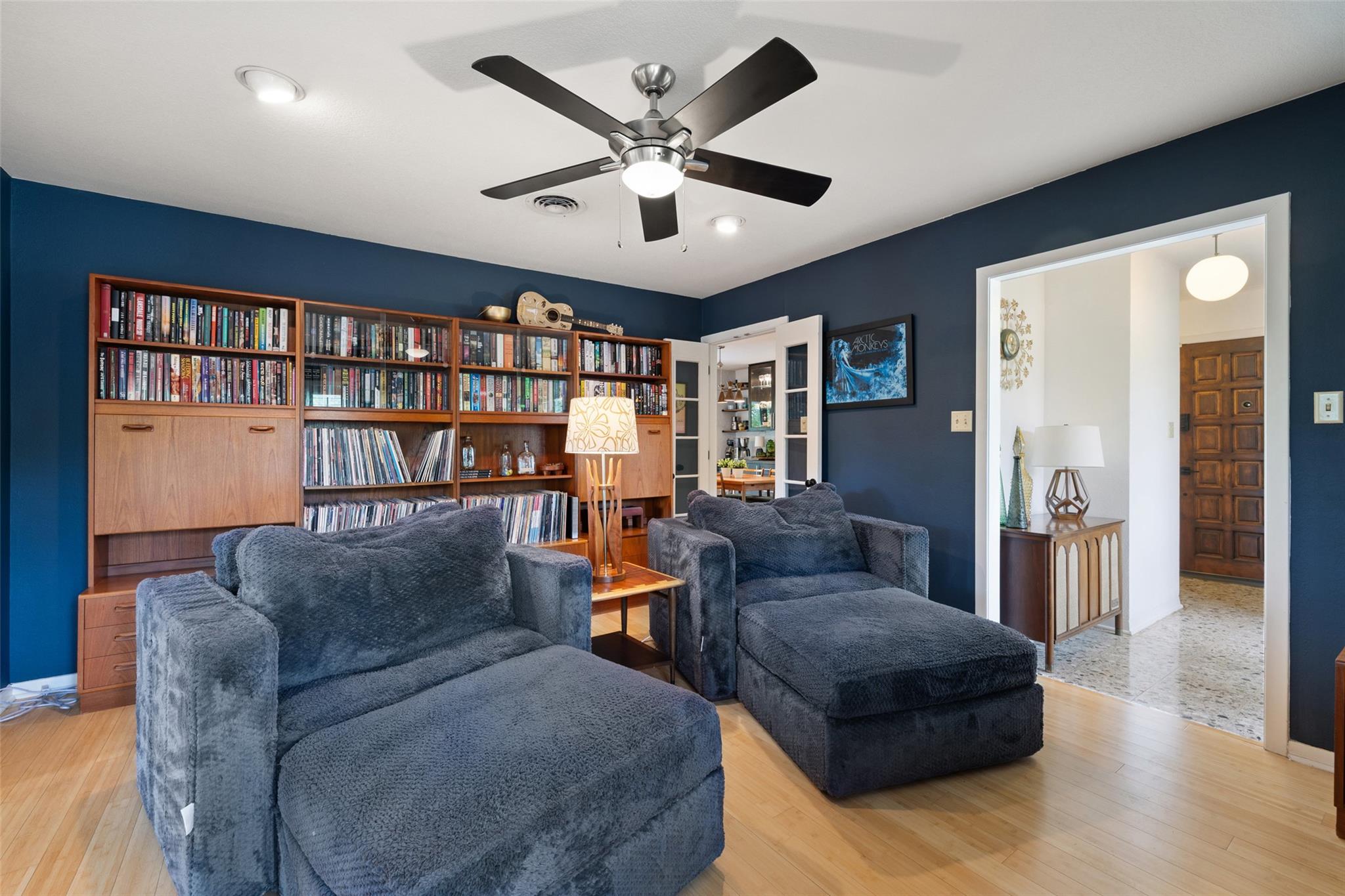 1712 McCoy PL