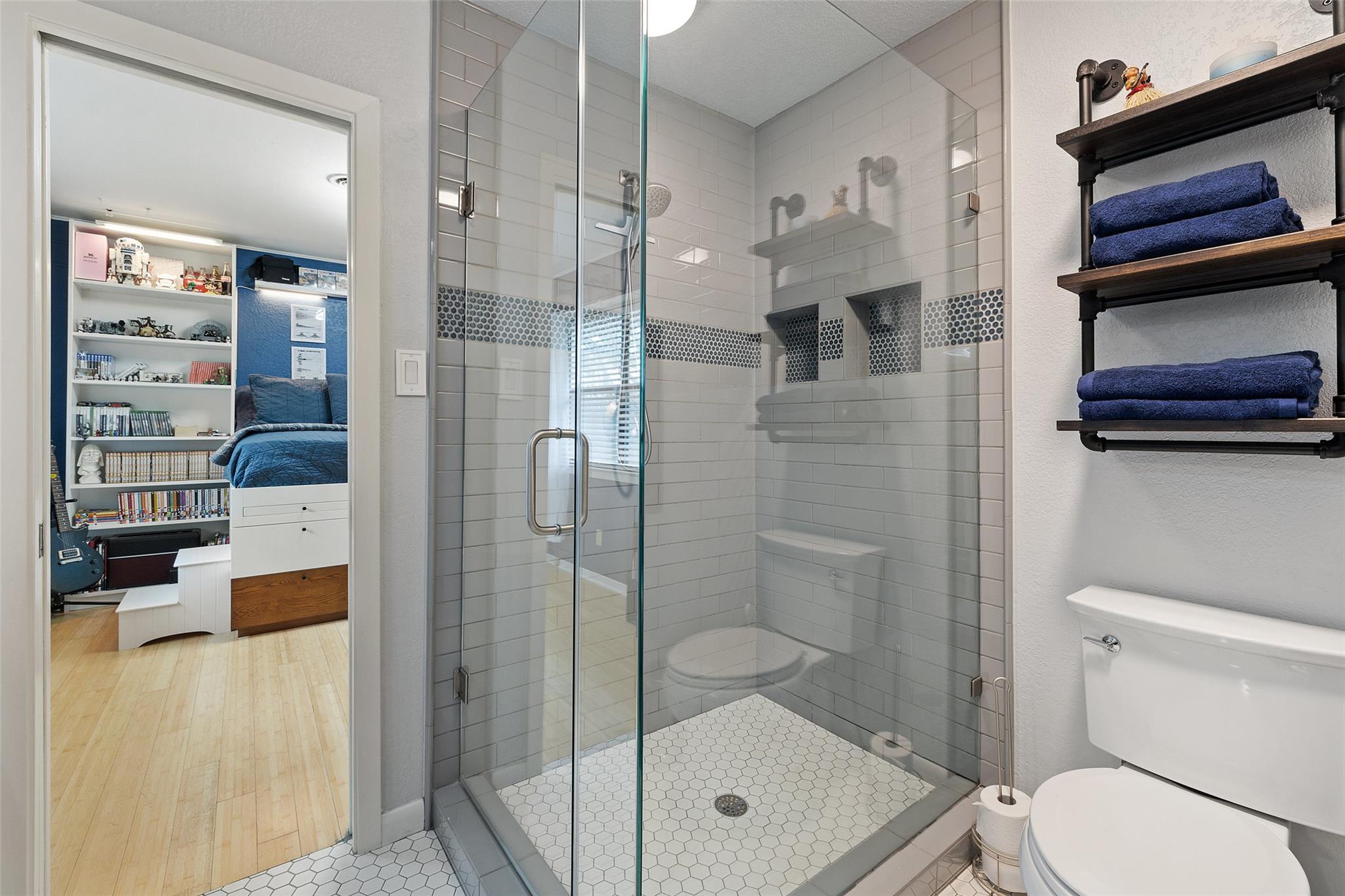 1712 McCoy PL