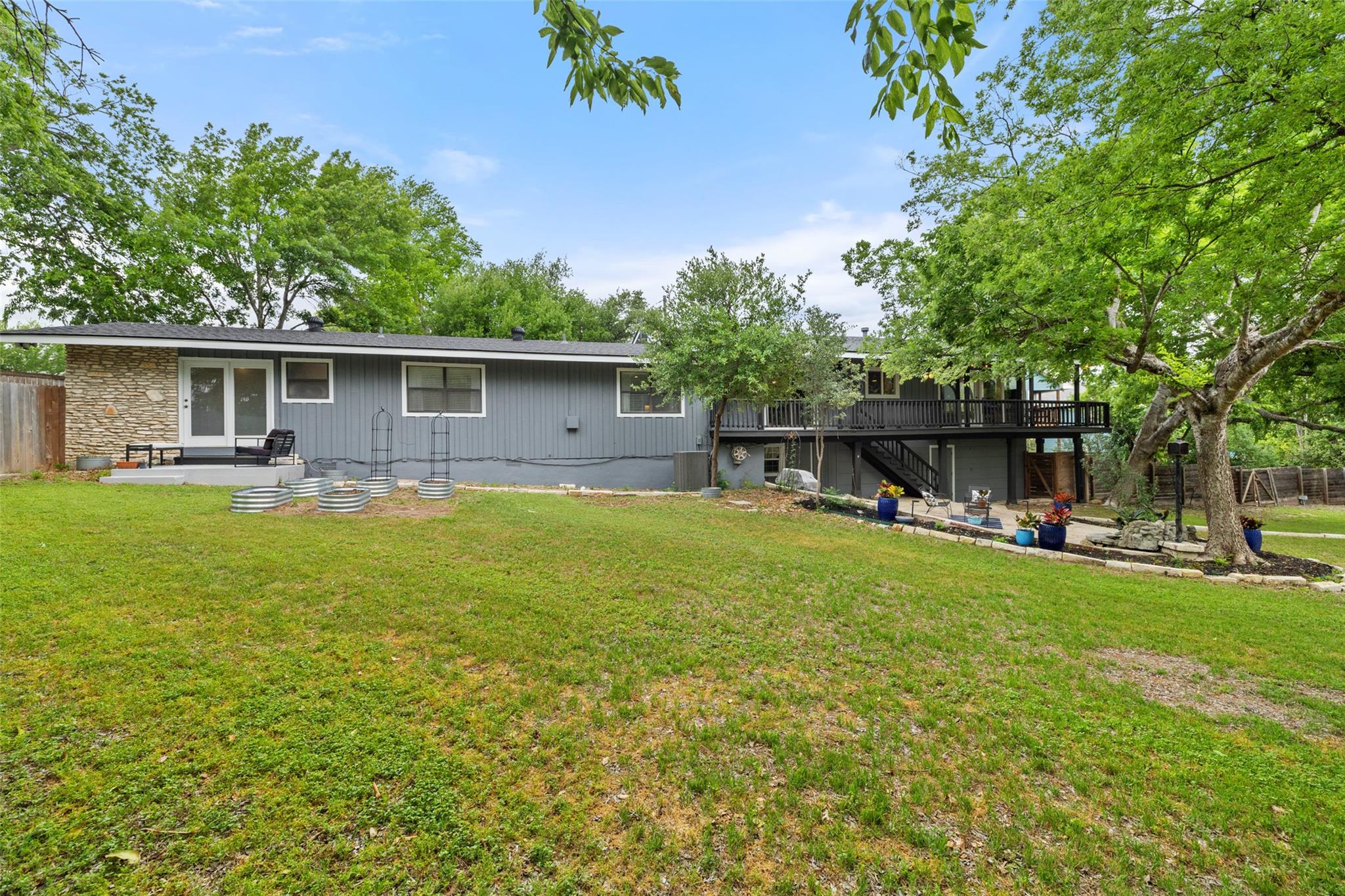 1712 McCoy PL
