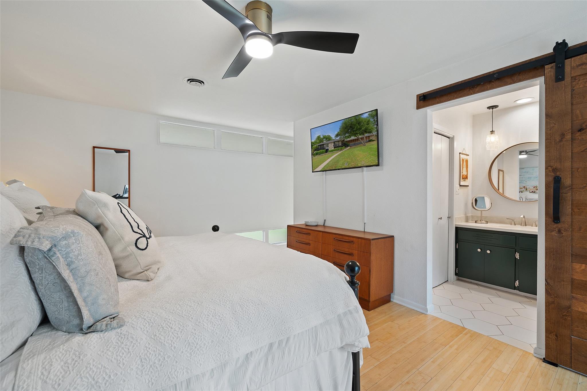 1712 McCoy PL