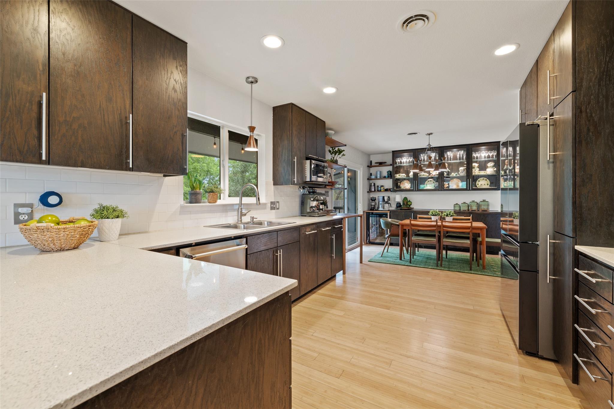 1712 McCoy PL
