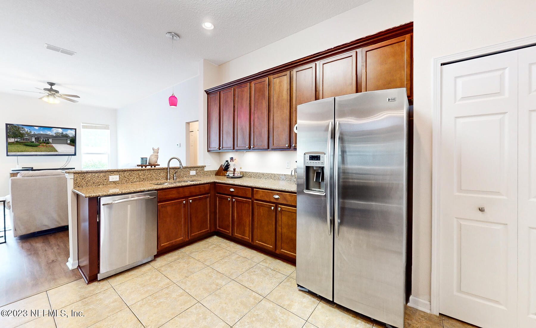 3323 RIDGEVIEW Drive