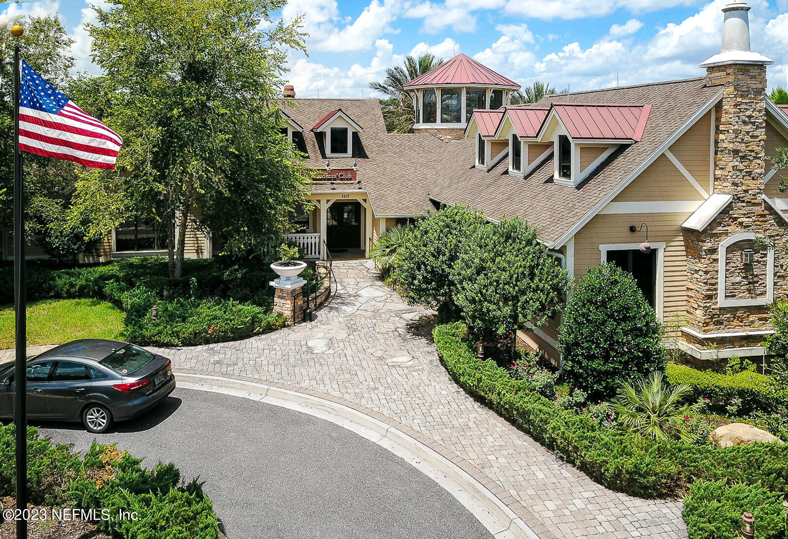 3323 RIDGEVIEW Drive