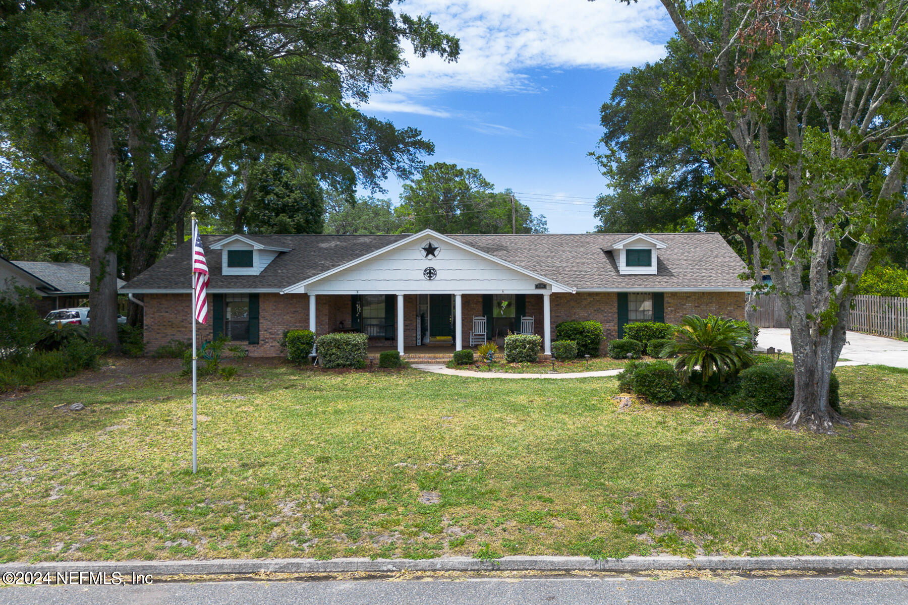 2206 GLENCOE Drive