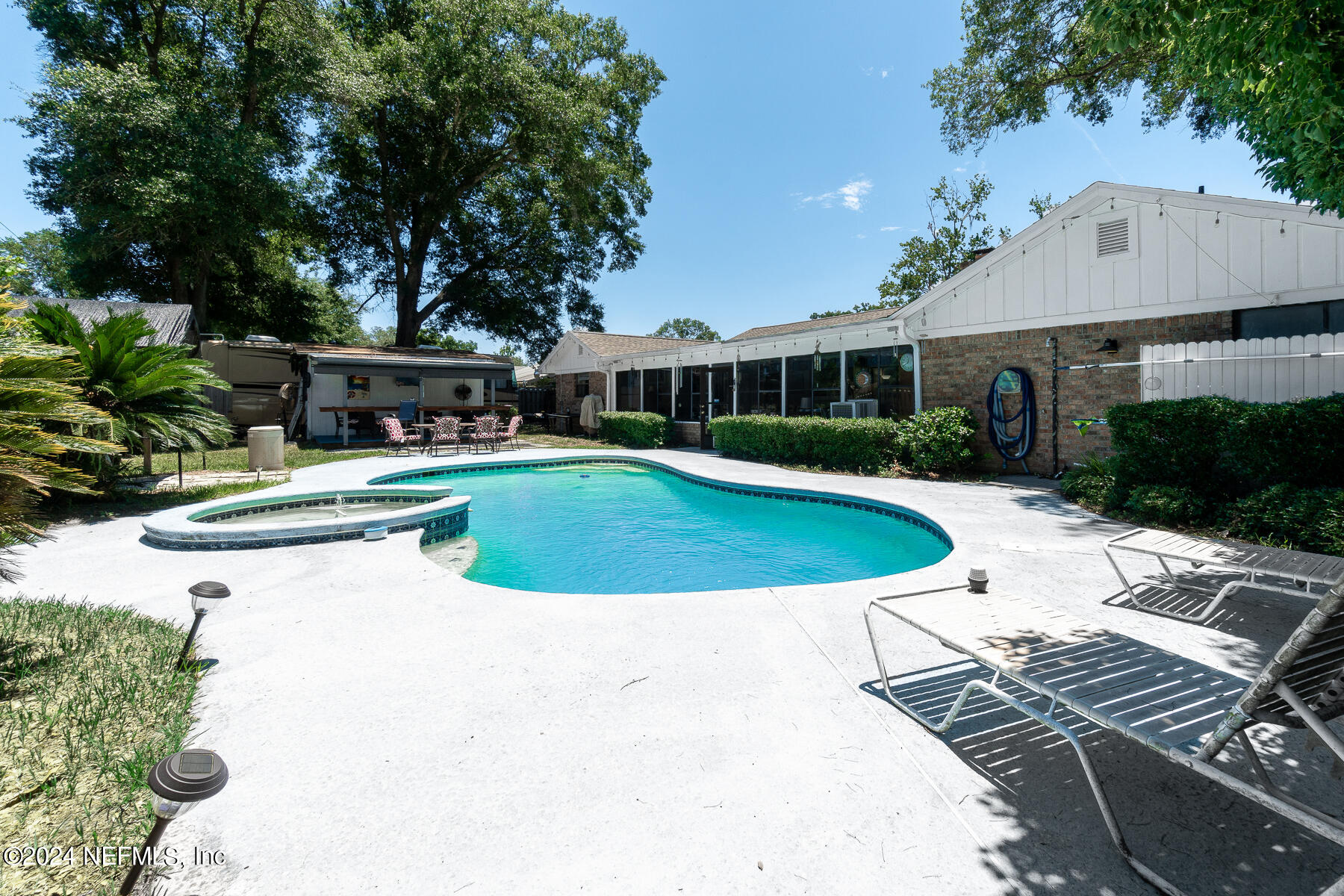 2206 GLENCOE Drive