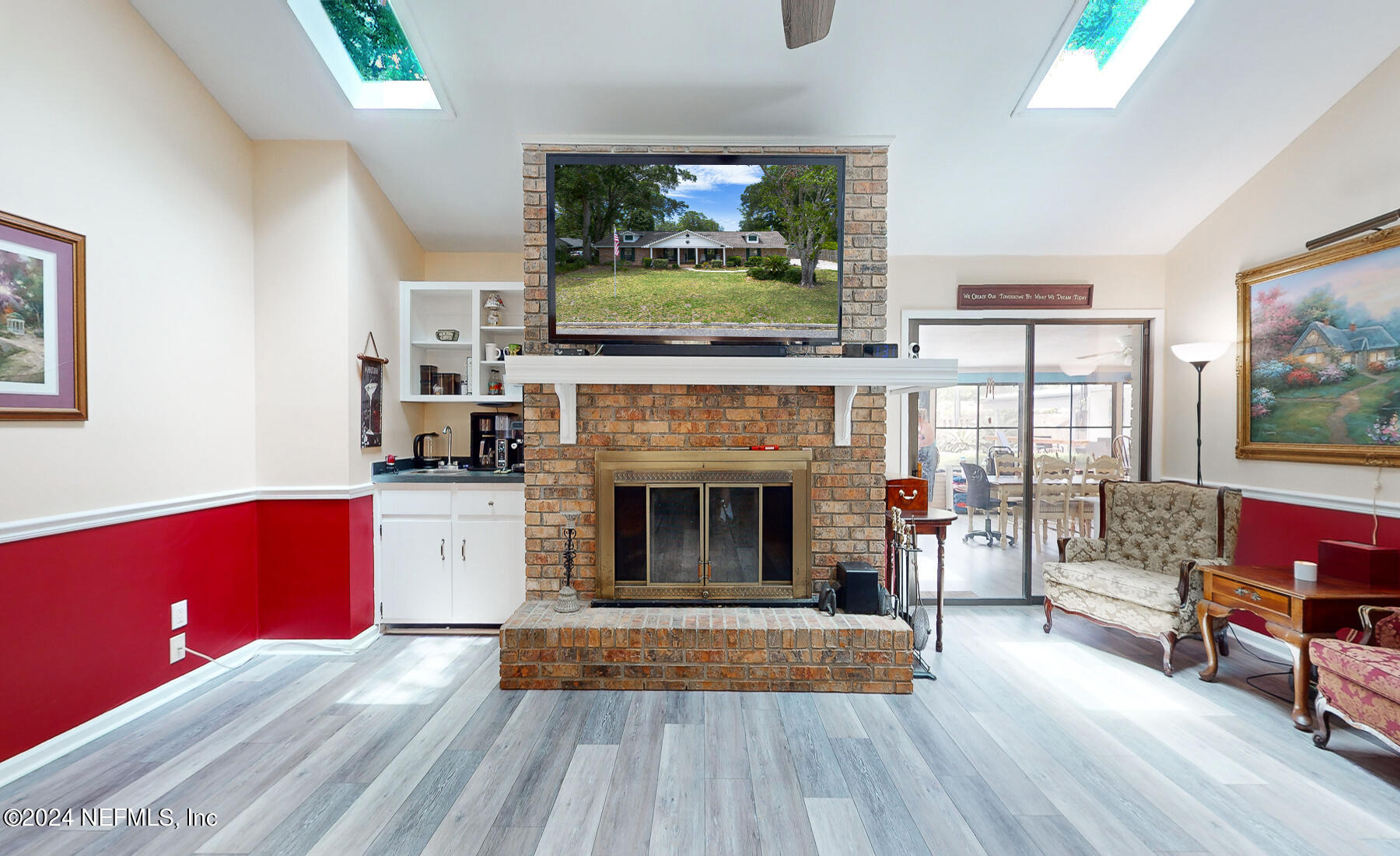 2206 GLENCOE Drive