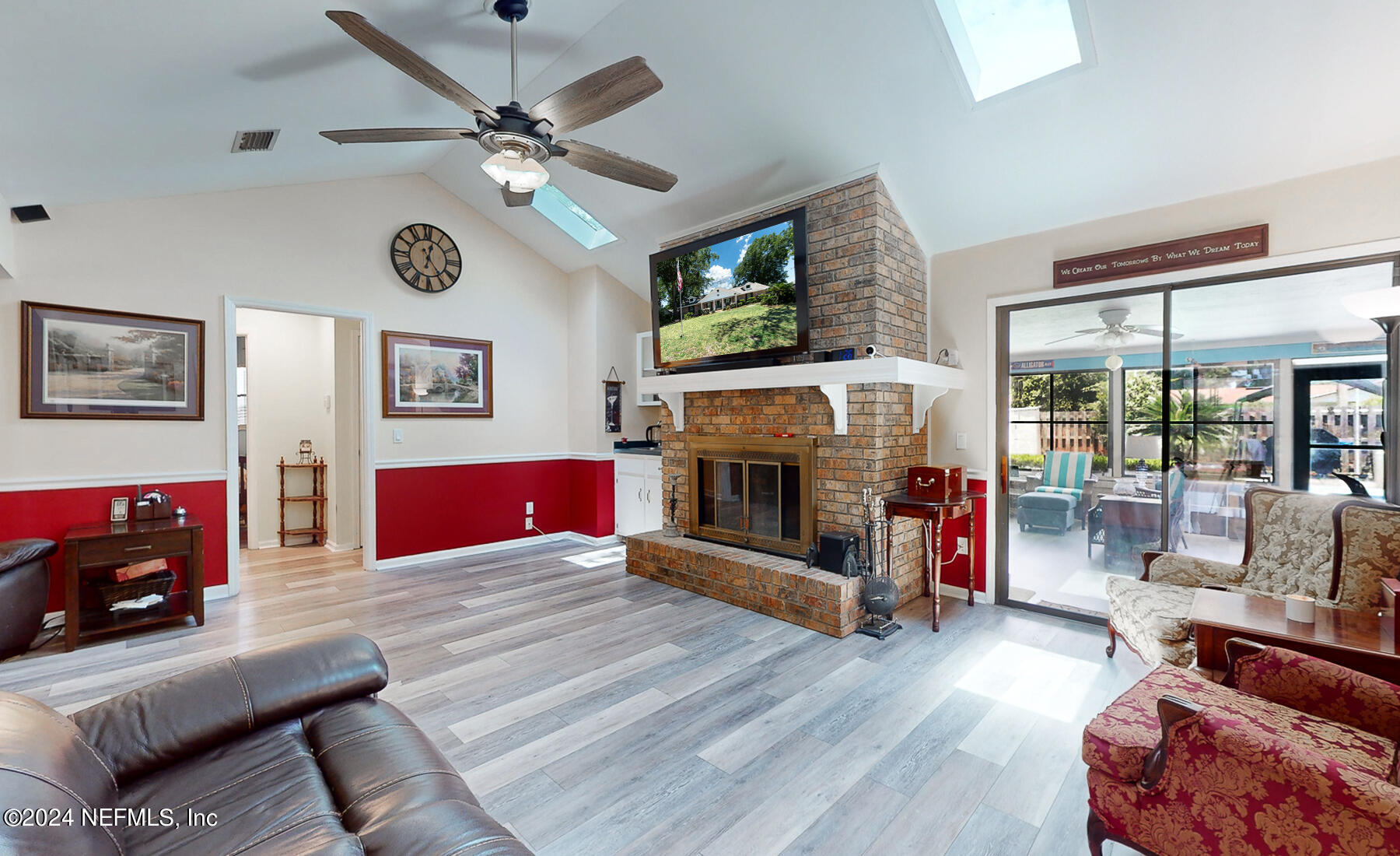 2206 GLENCOE Drive
