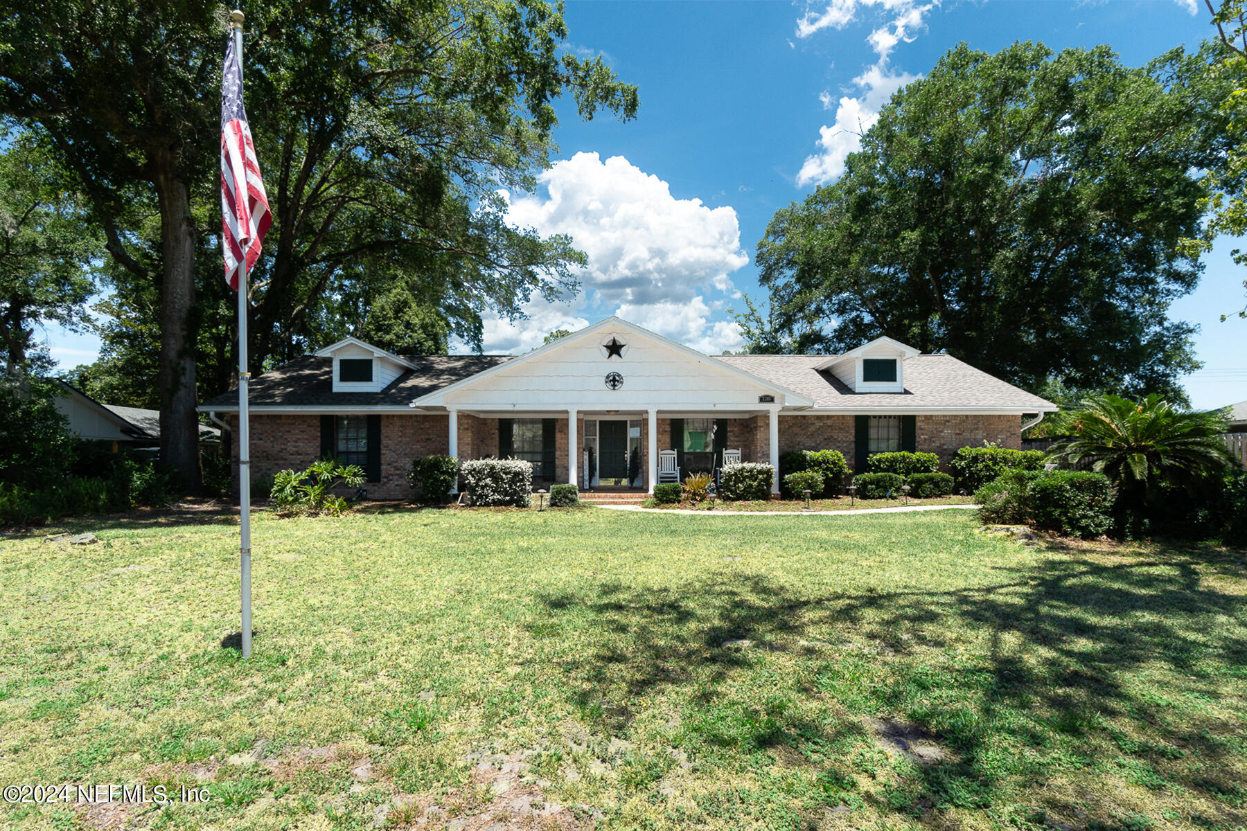 2206 GLENCOE Drive