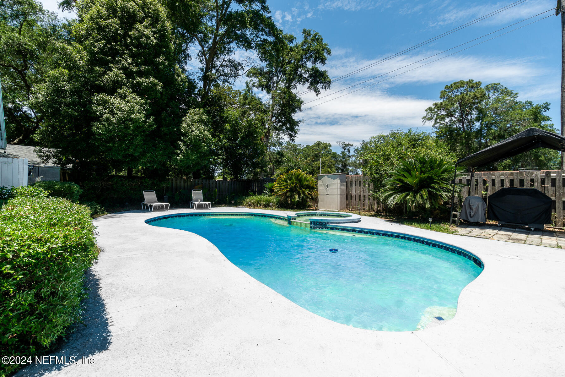 2206 GLENCOE Drive
