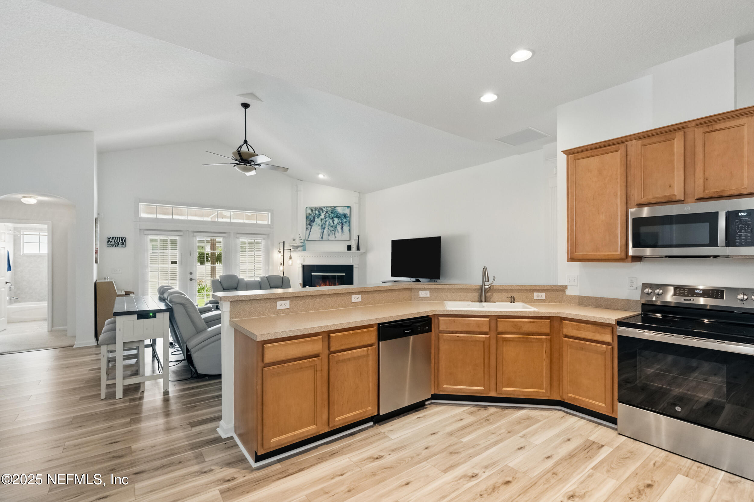 865 THOROUGHBRED Drive