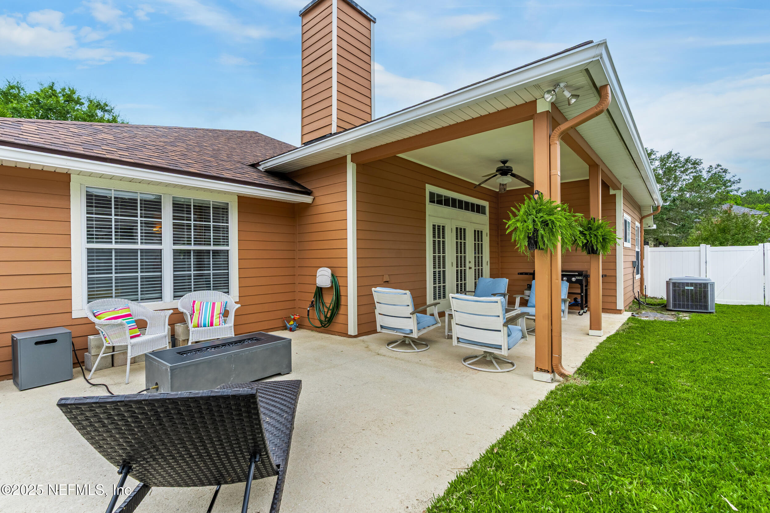 865 THOROUGHBRED Drive