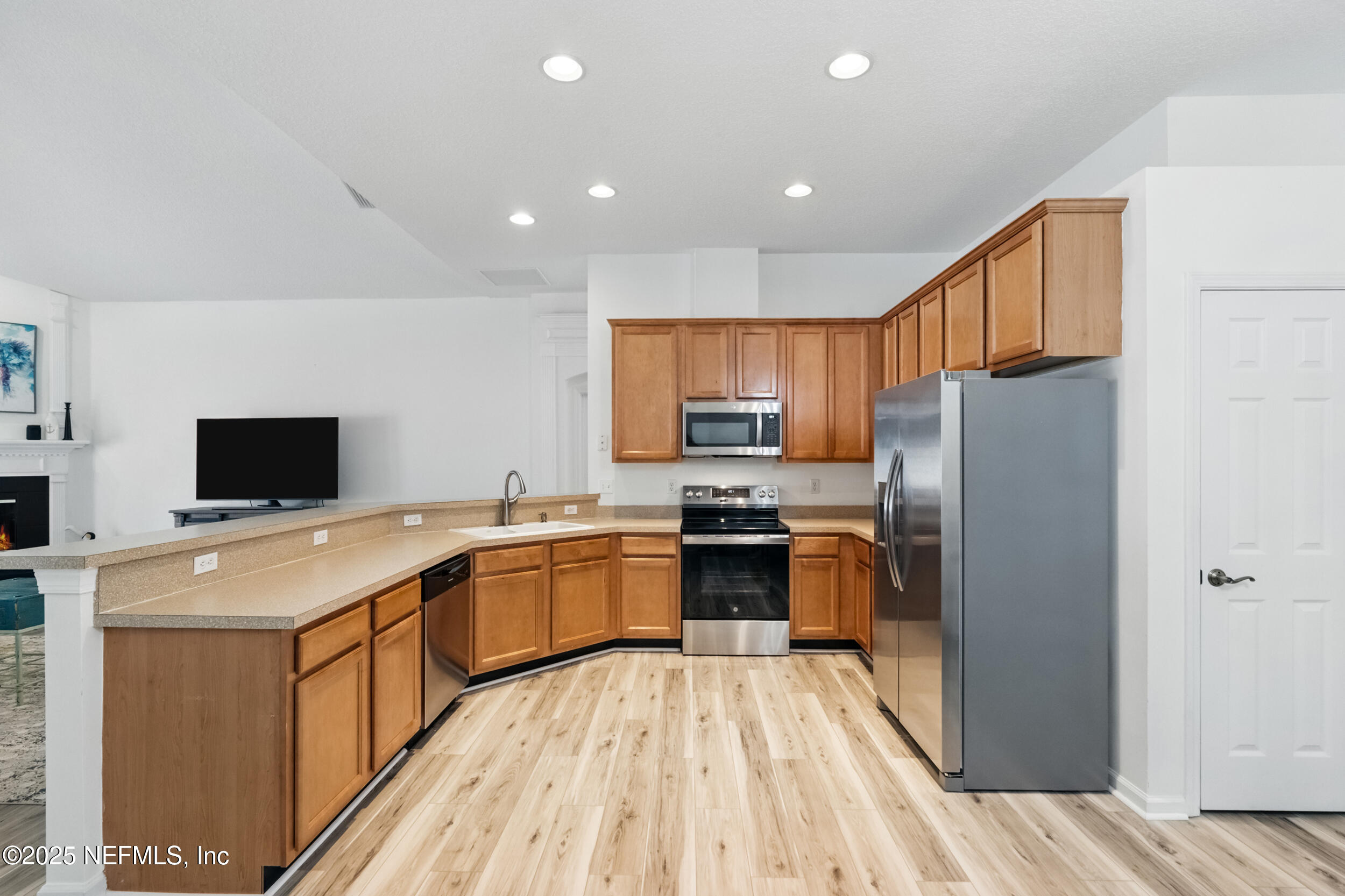 865 THOROUGHBRED Drive