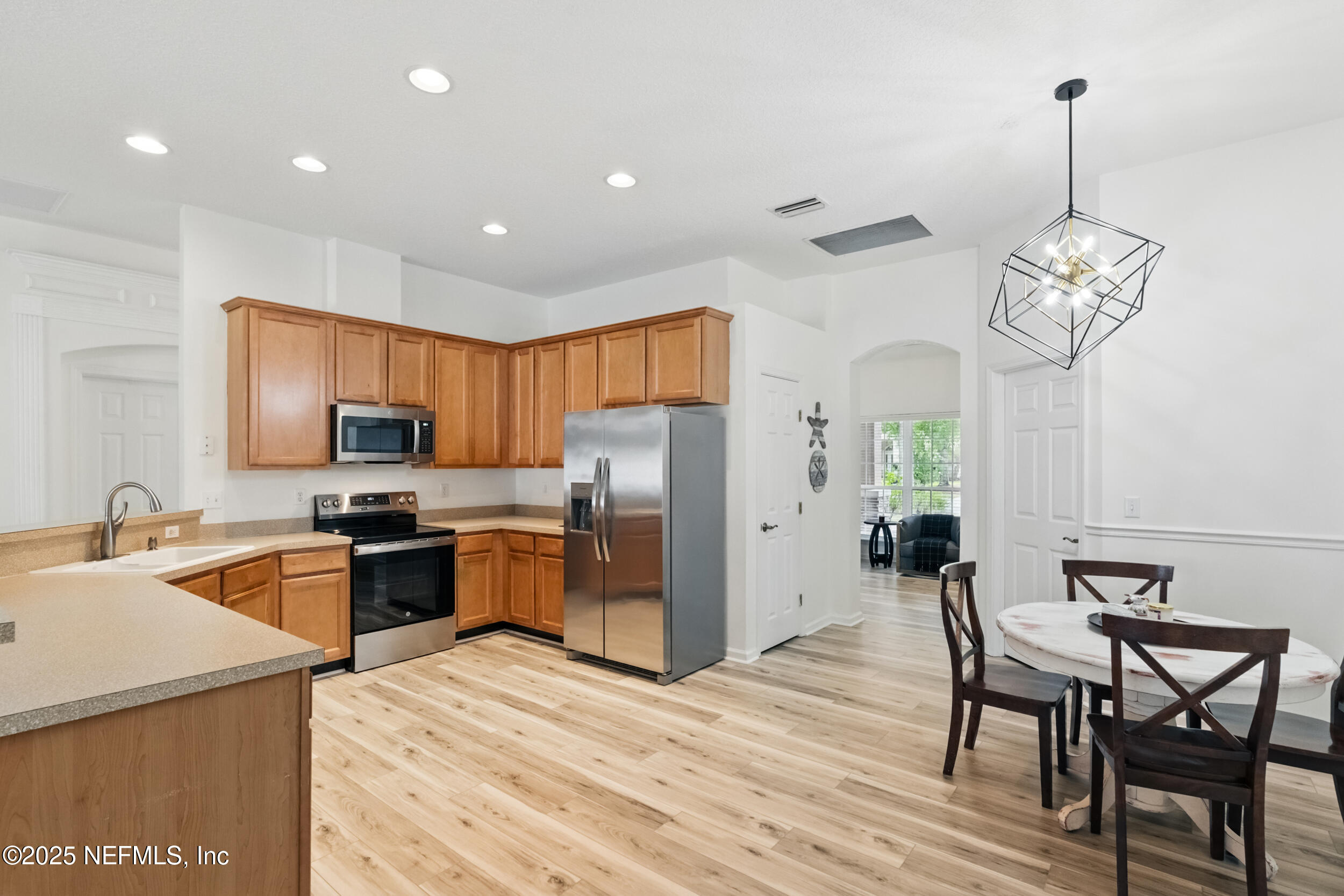 865 THOROUGHBRED Drive