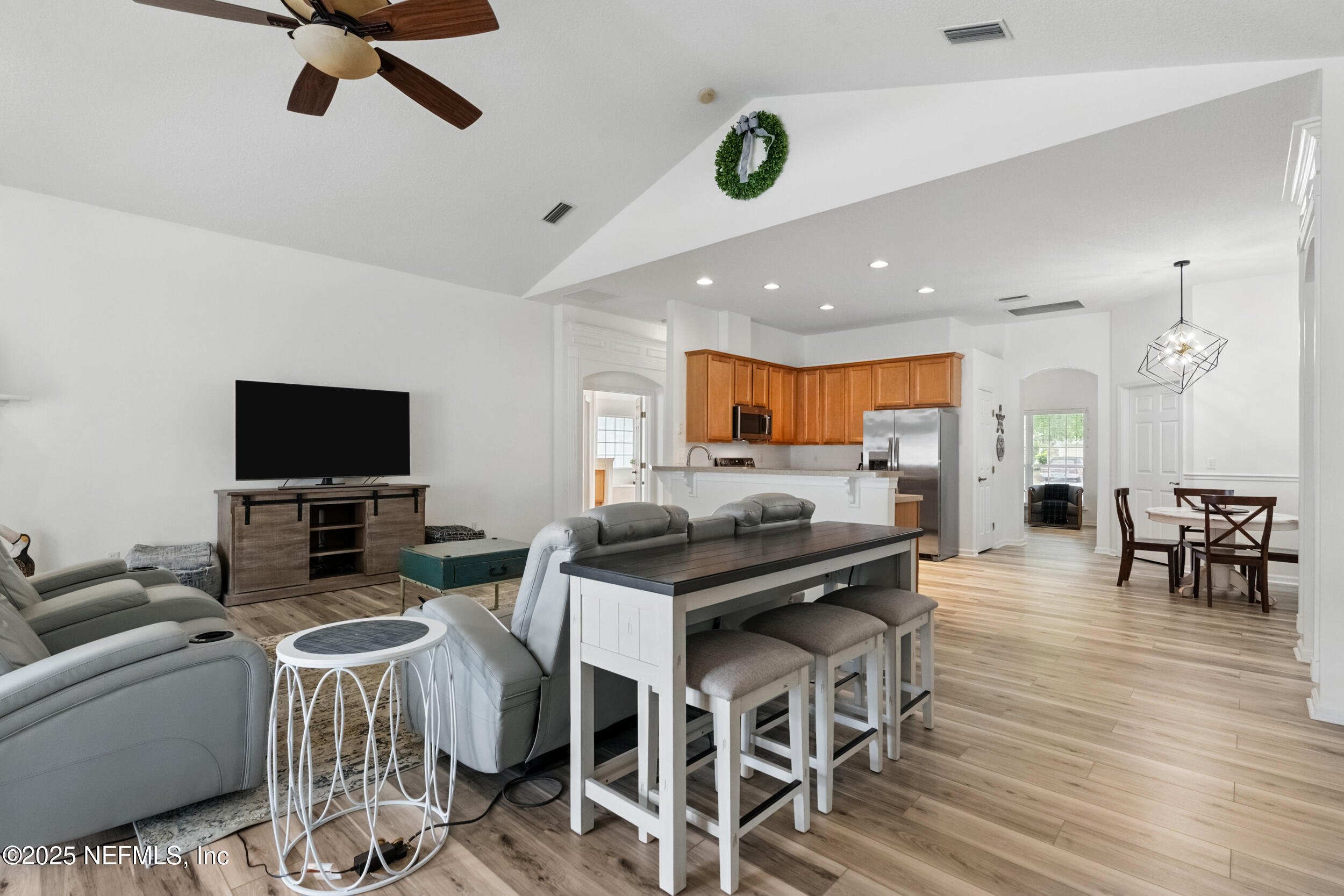 865 THOROUGHBRED Drive