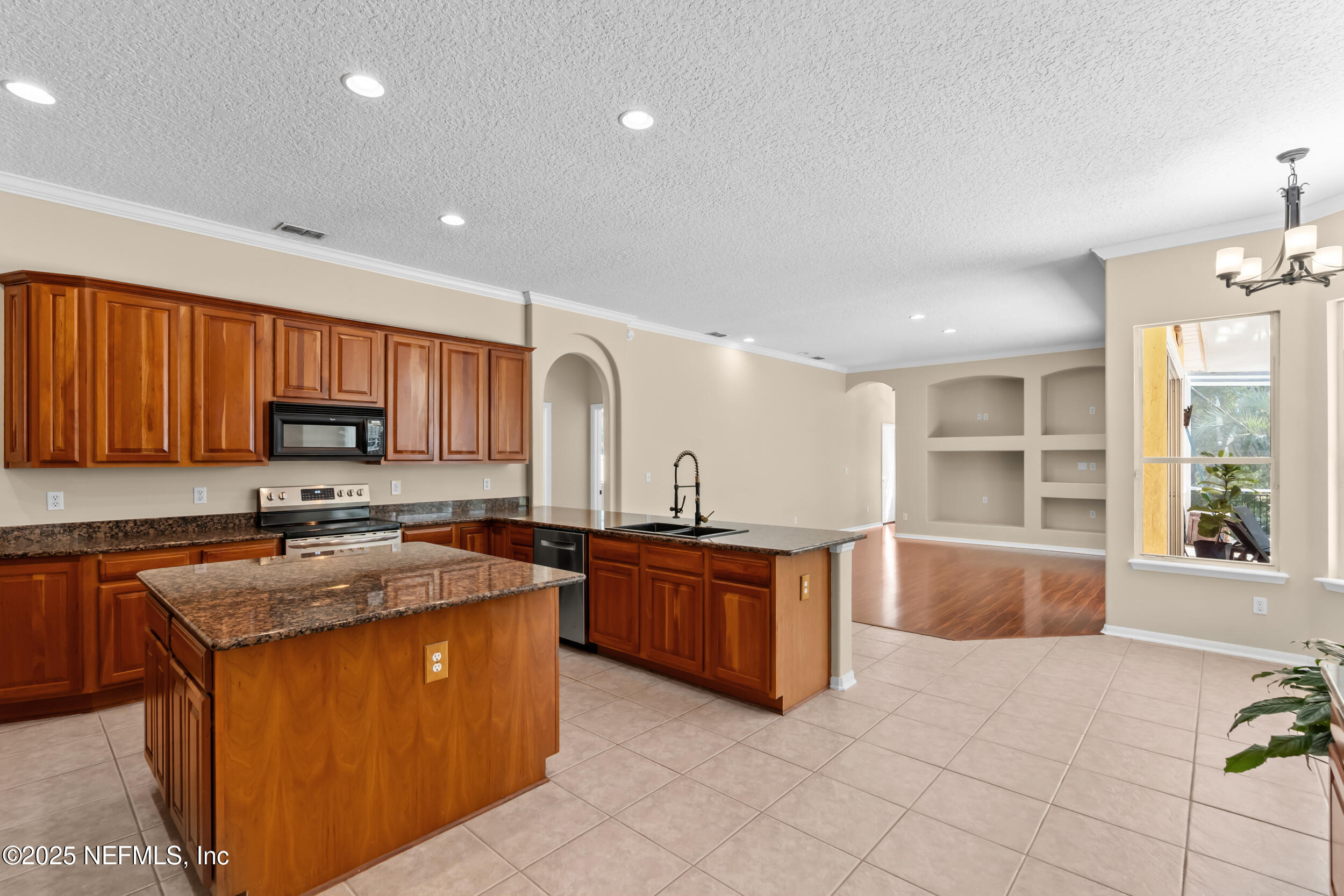 661 WAKEVIEW Drive