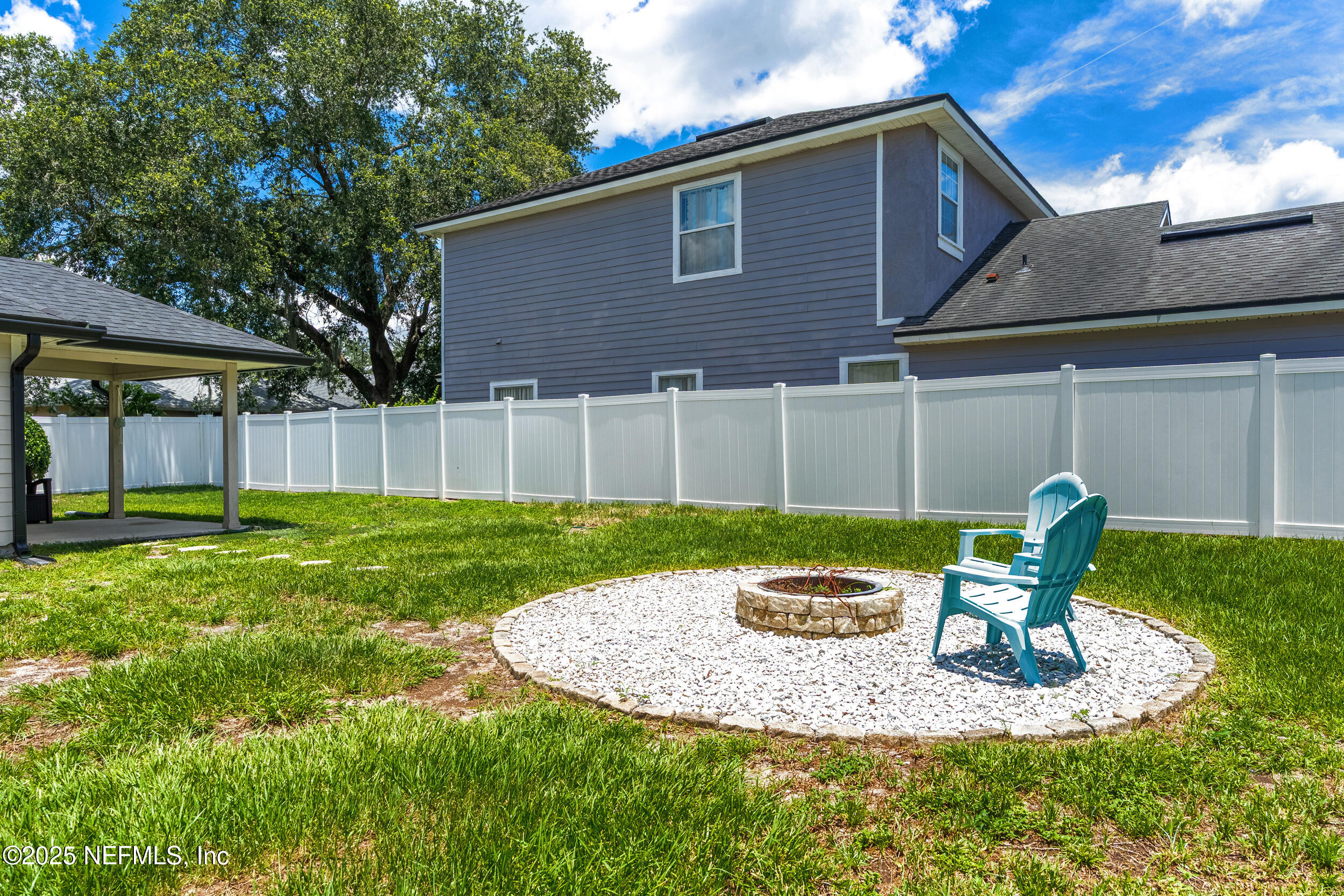 3925 PEBBLE BROOKE Circle