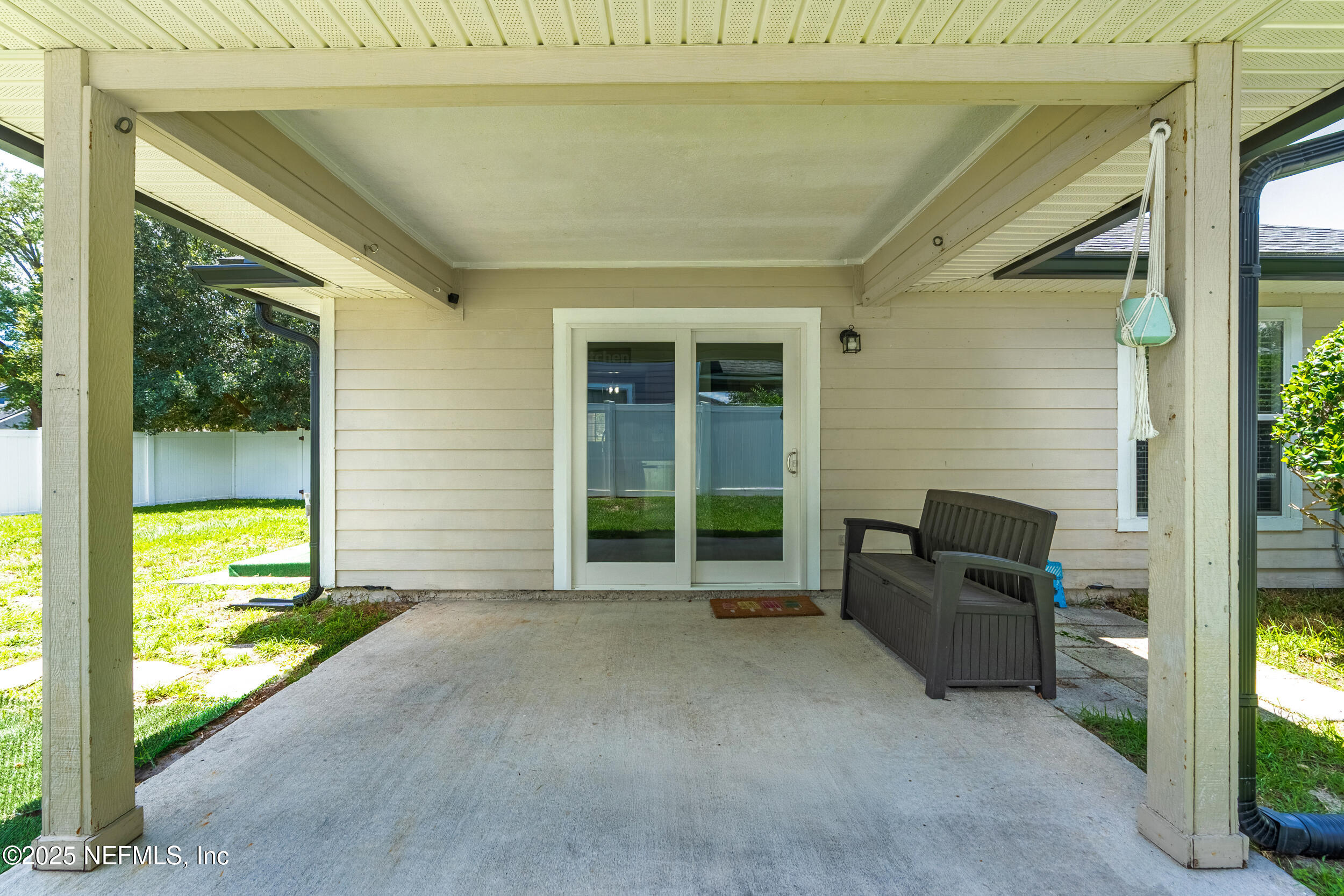 3925 PEBBLE BROOKE Circle