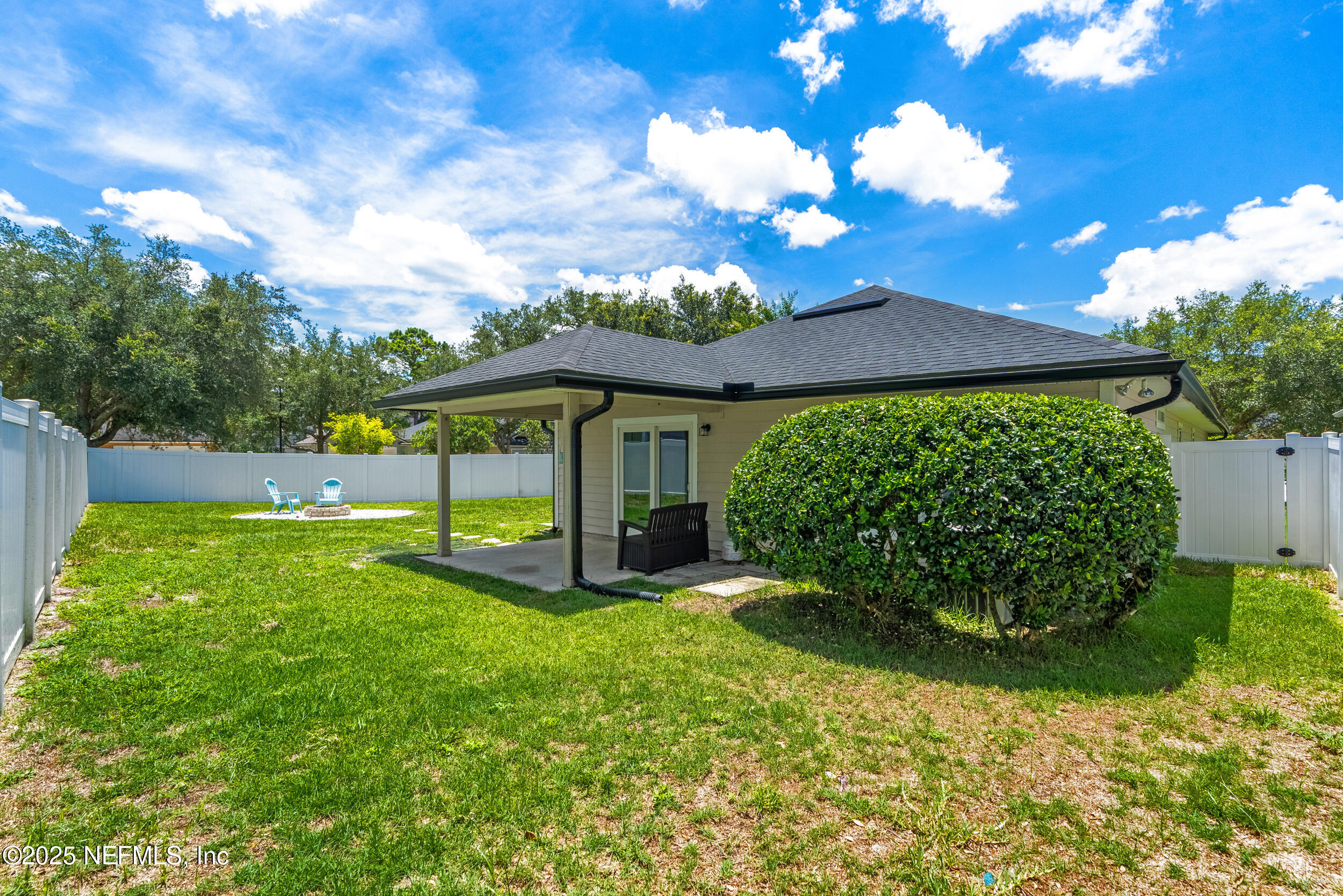3925 PEBBLE BROOKE Circle
