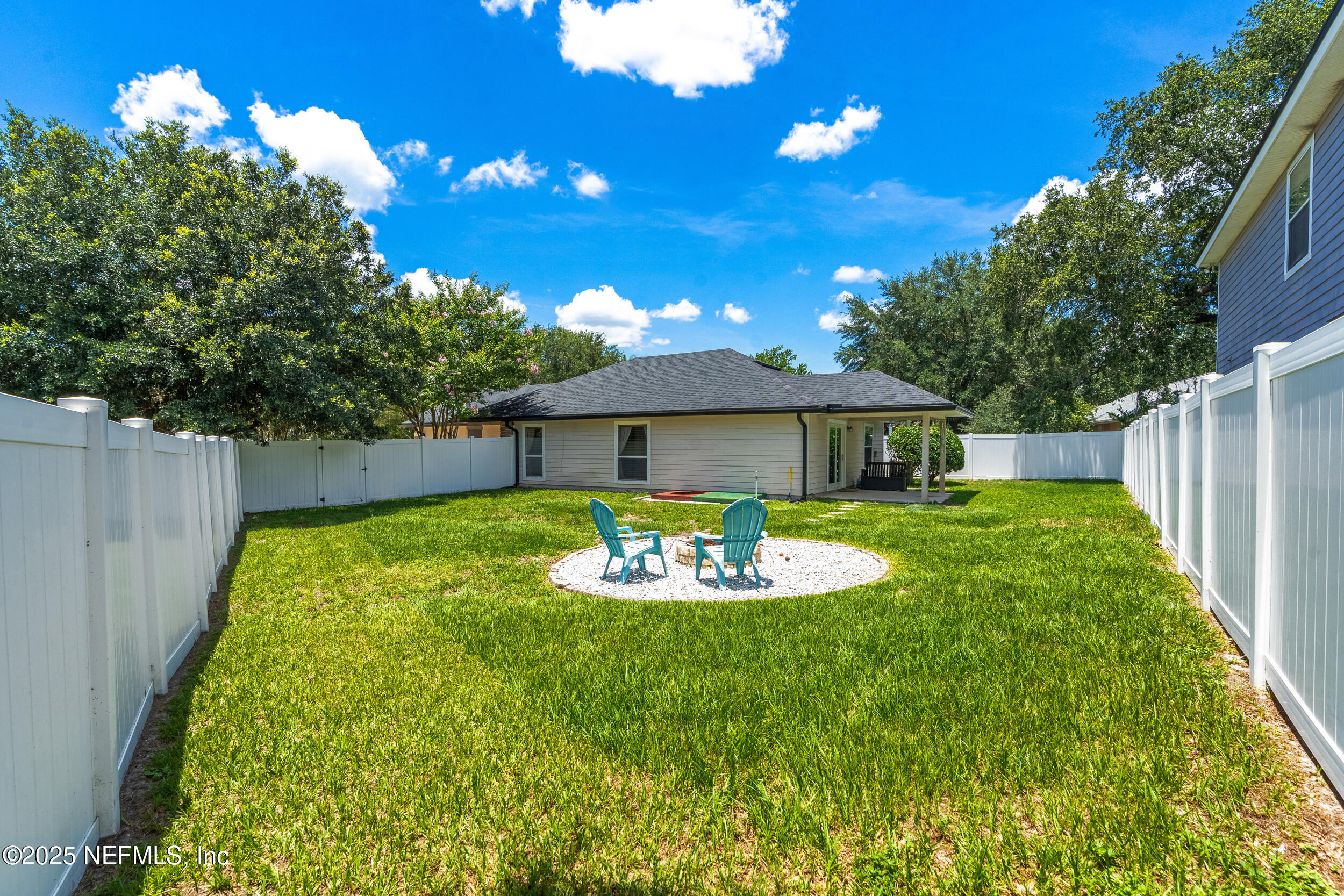 3925 PEBBLE BROOKE Circle