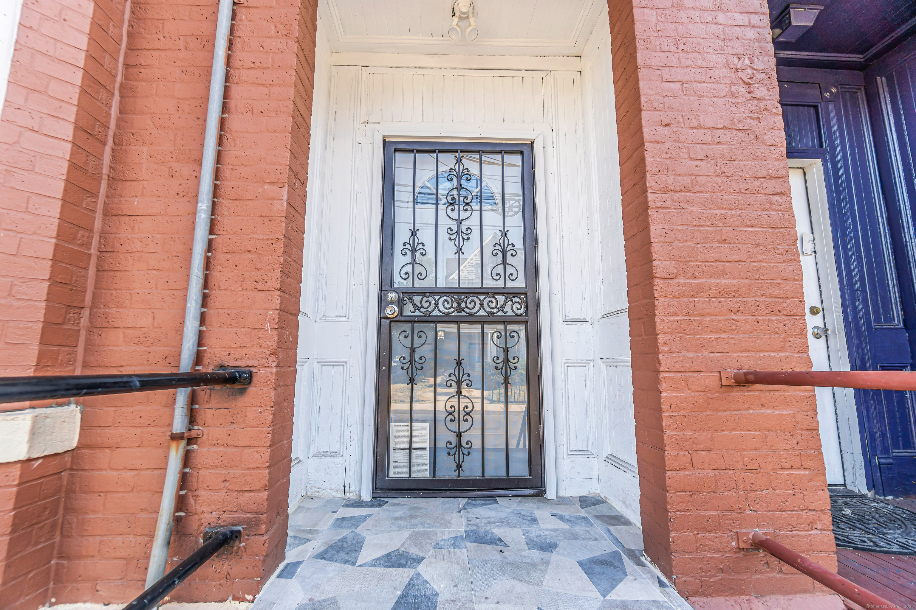 386 Barnum Avenue
