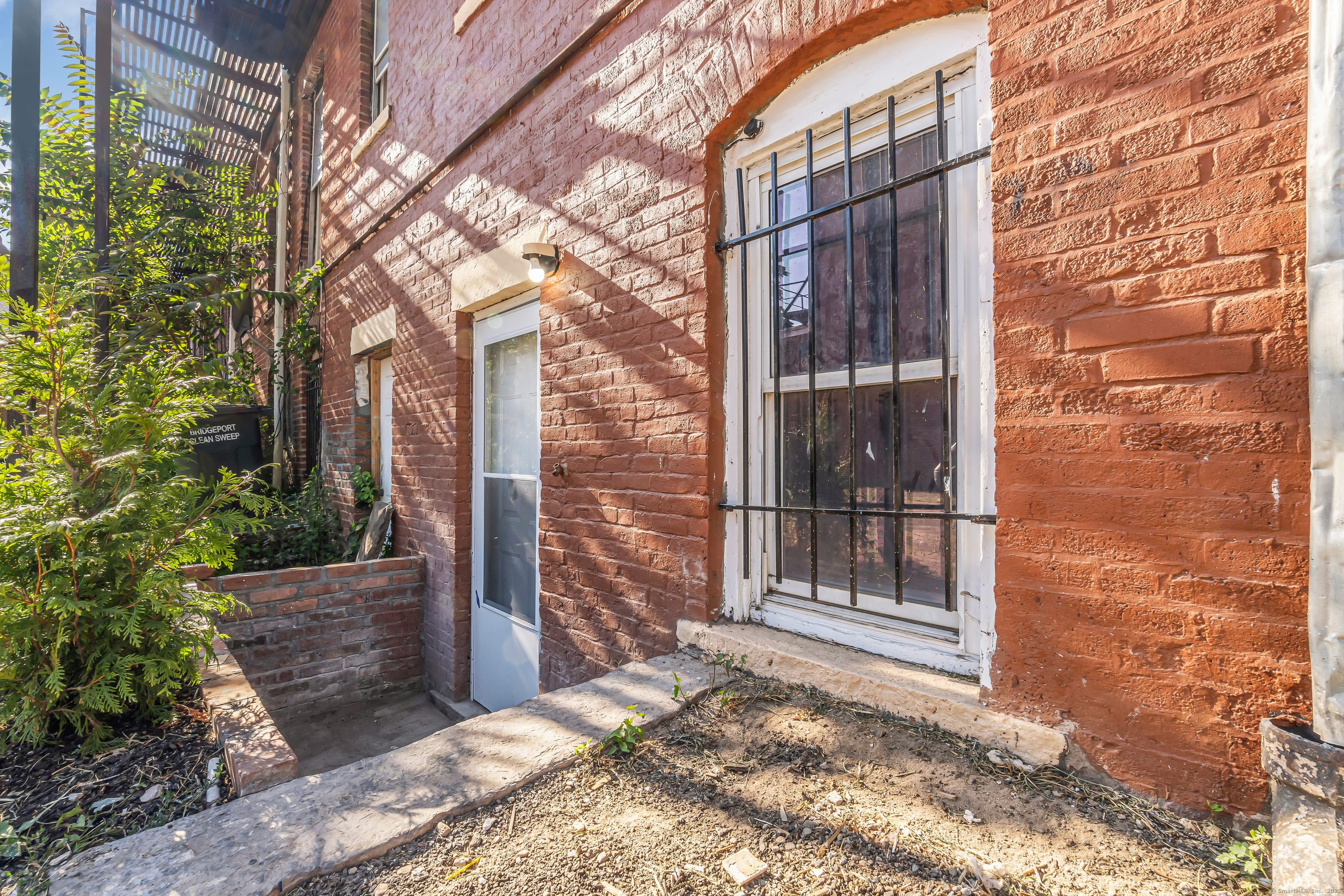 386 Barnum Avenue