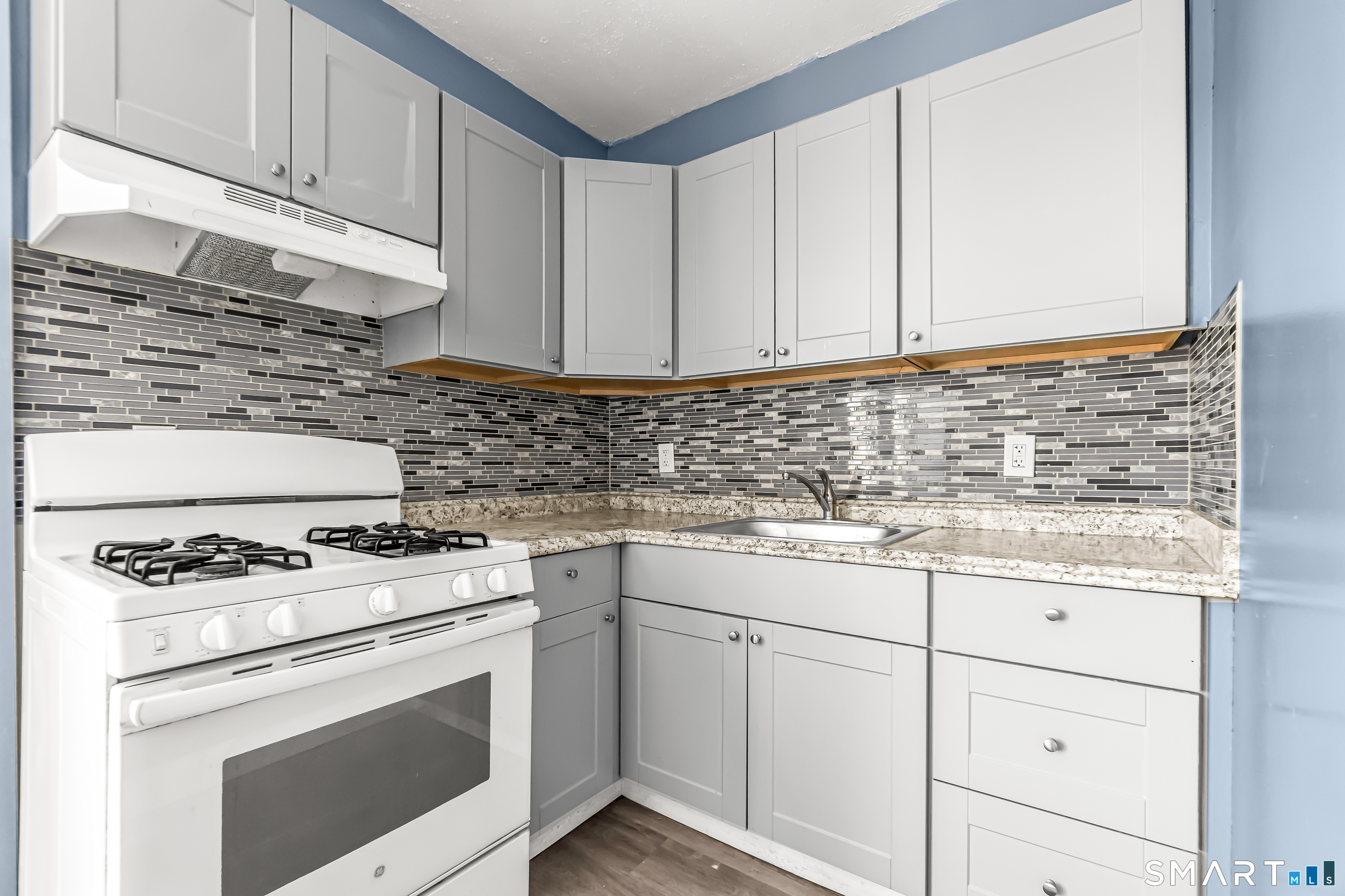 1322 Stratford Avenue