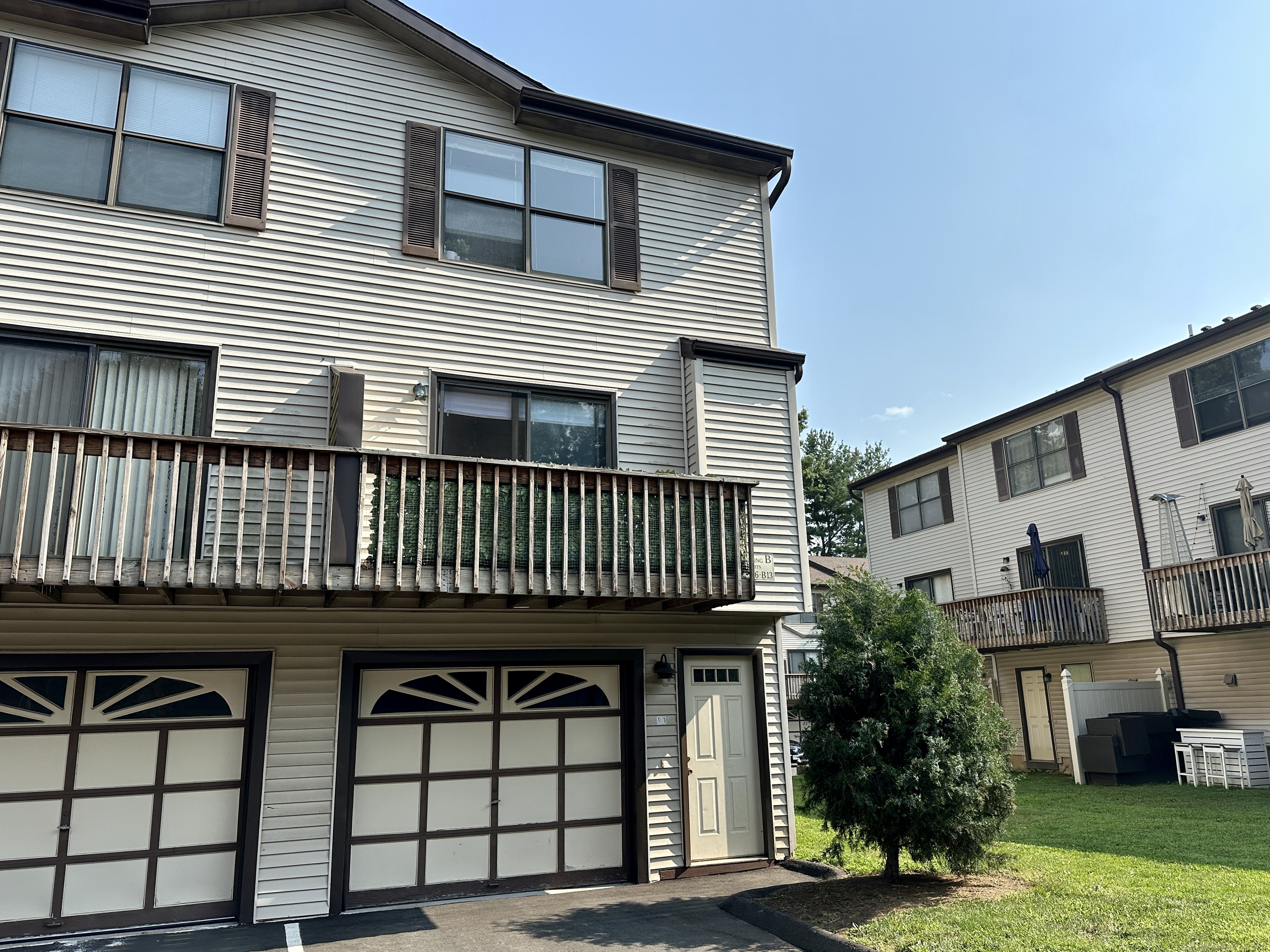 15 Crest Street B13