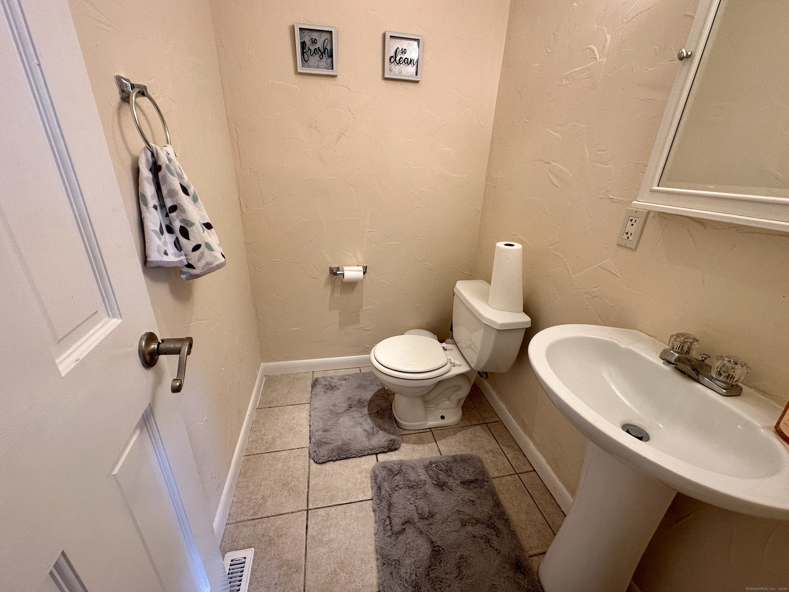 15 Crest Street B13