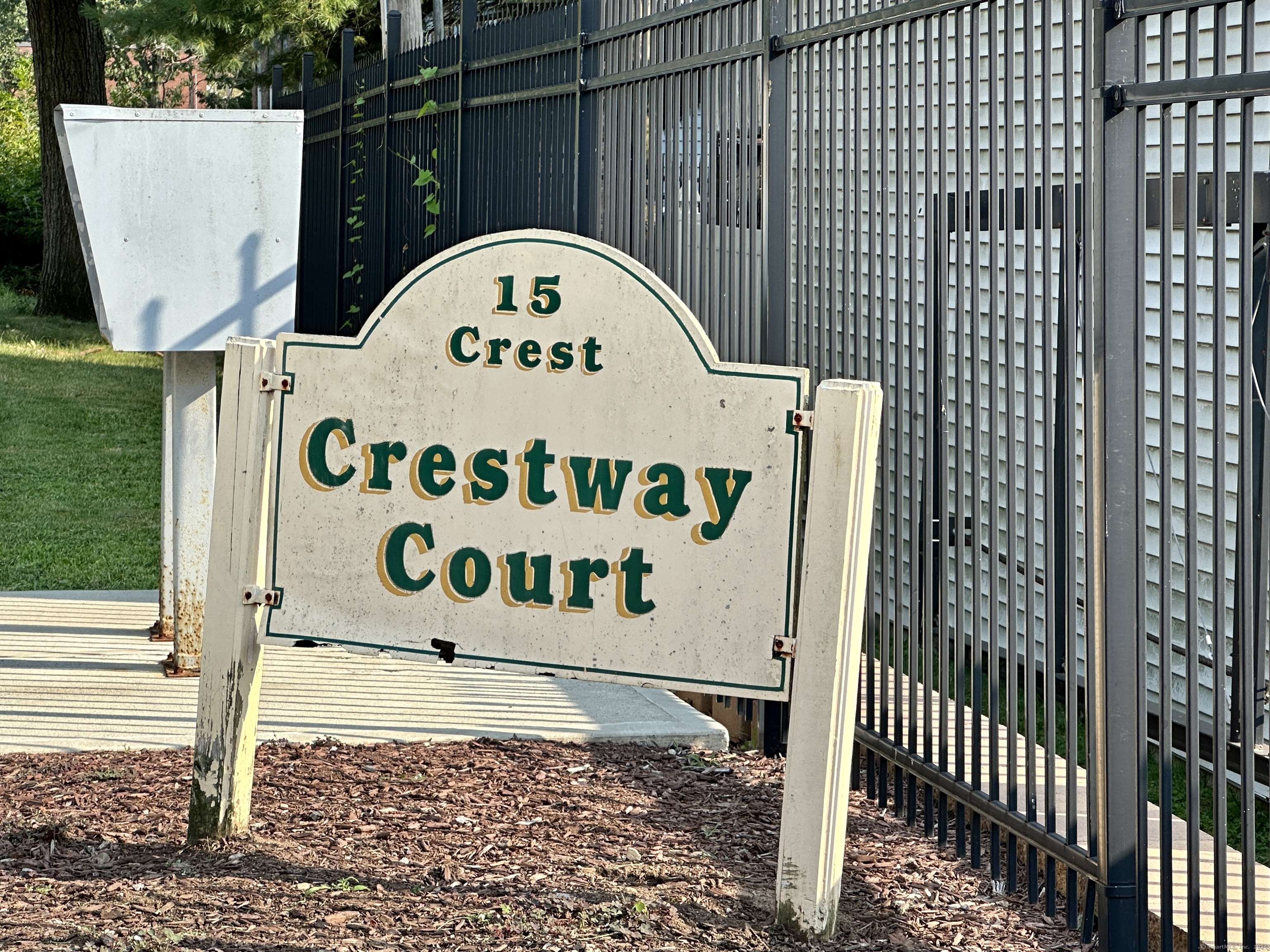 15 Crest Street B13