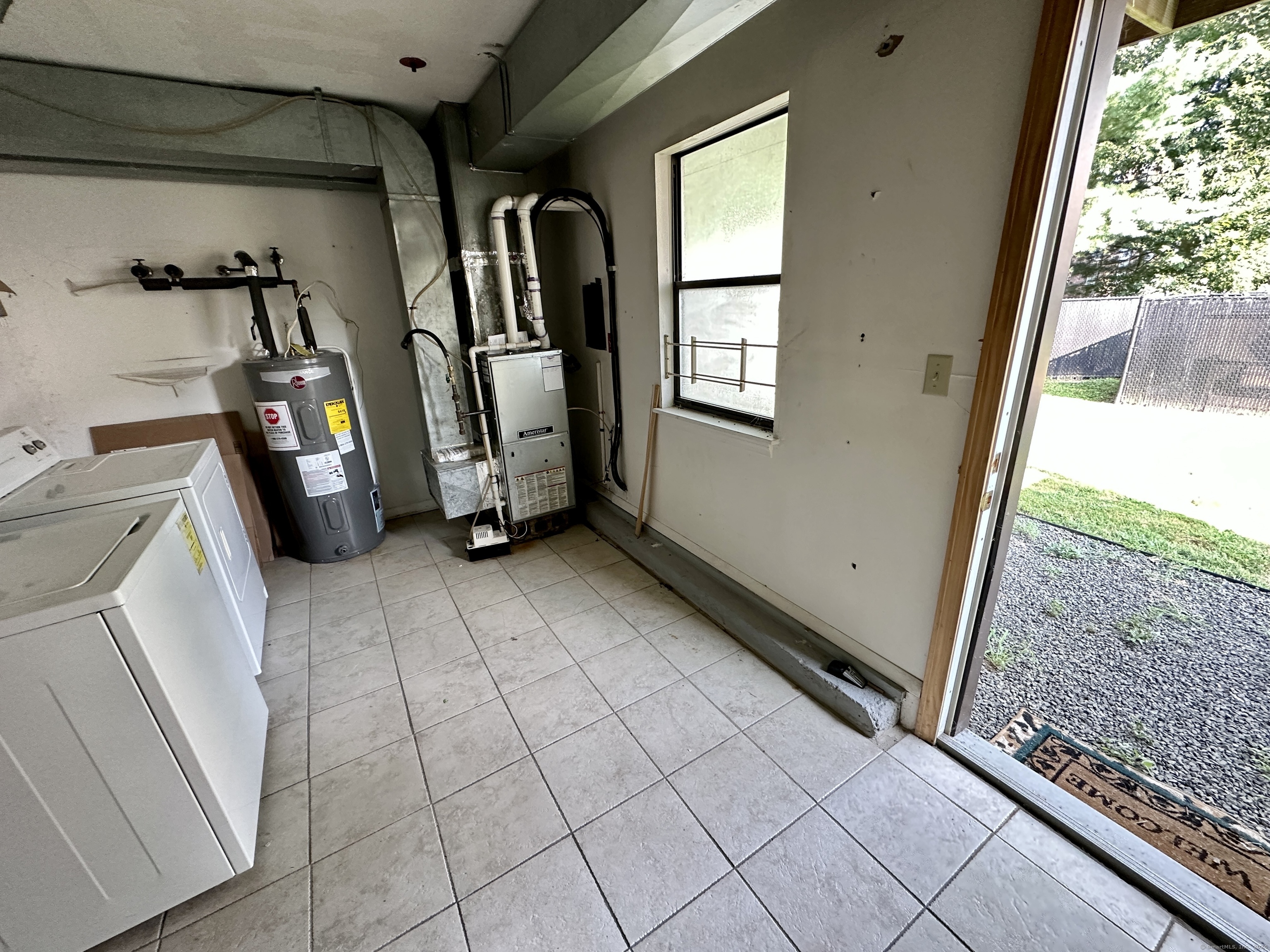 15 Crest Street B13