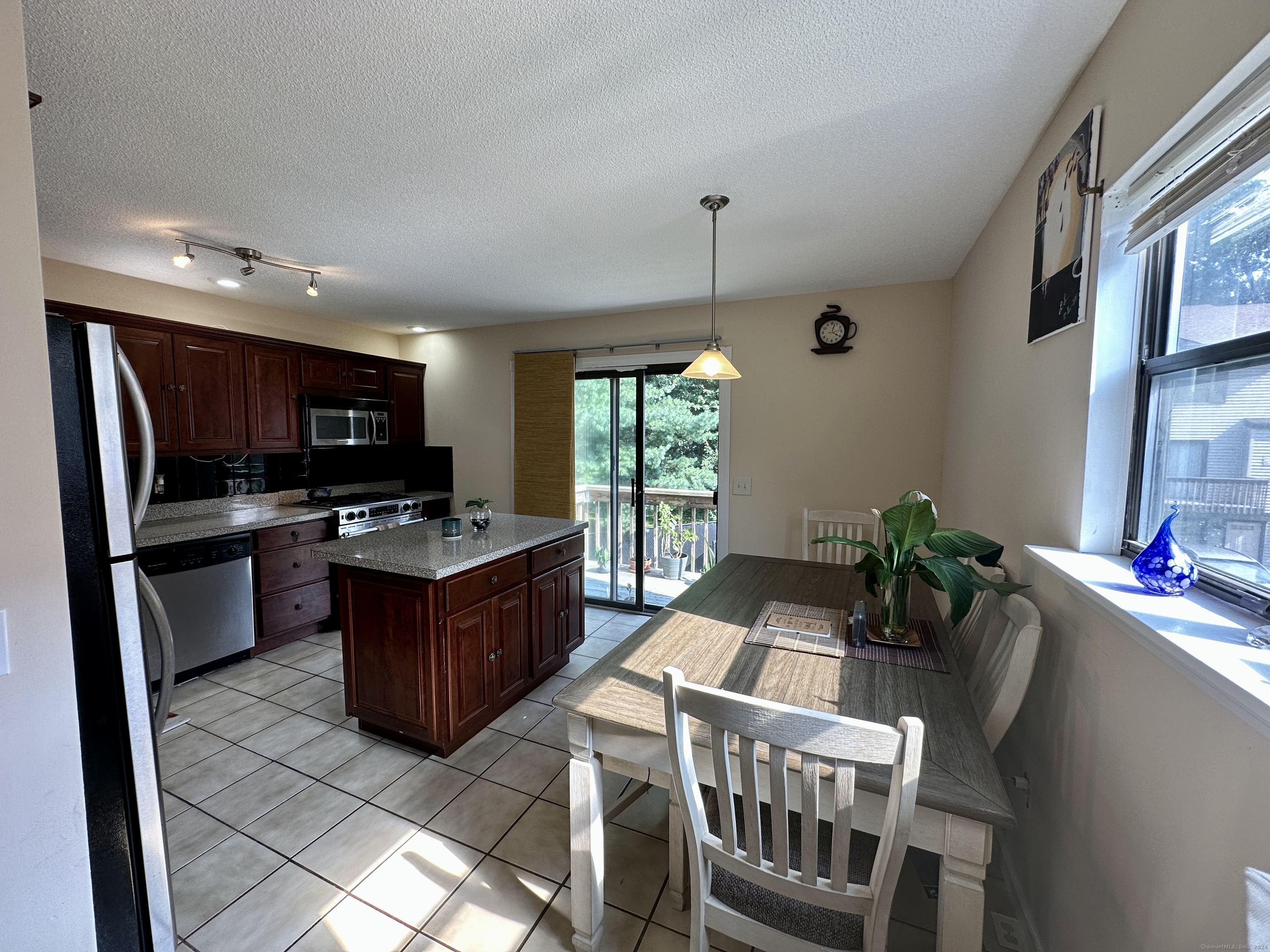 15 Crest Street B13