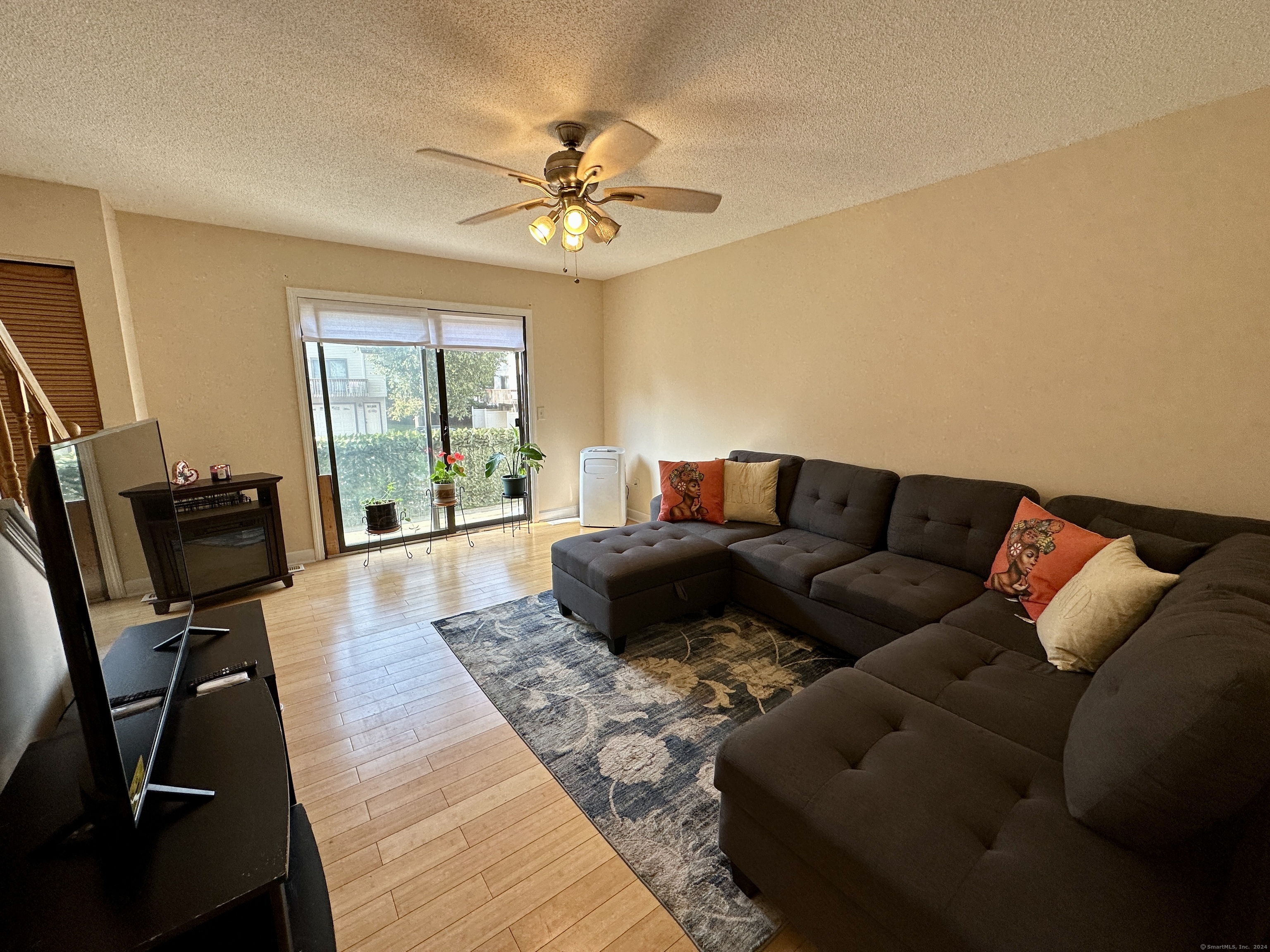 15 Crest Street B13