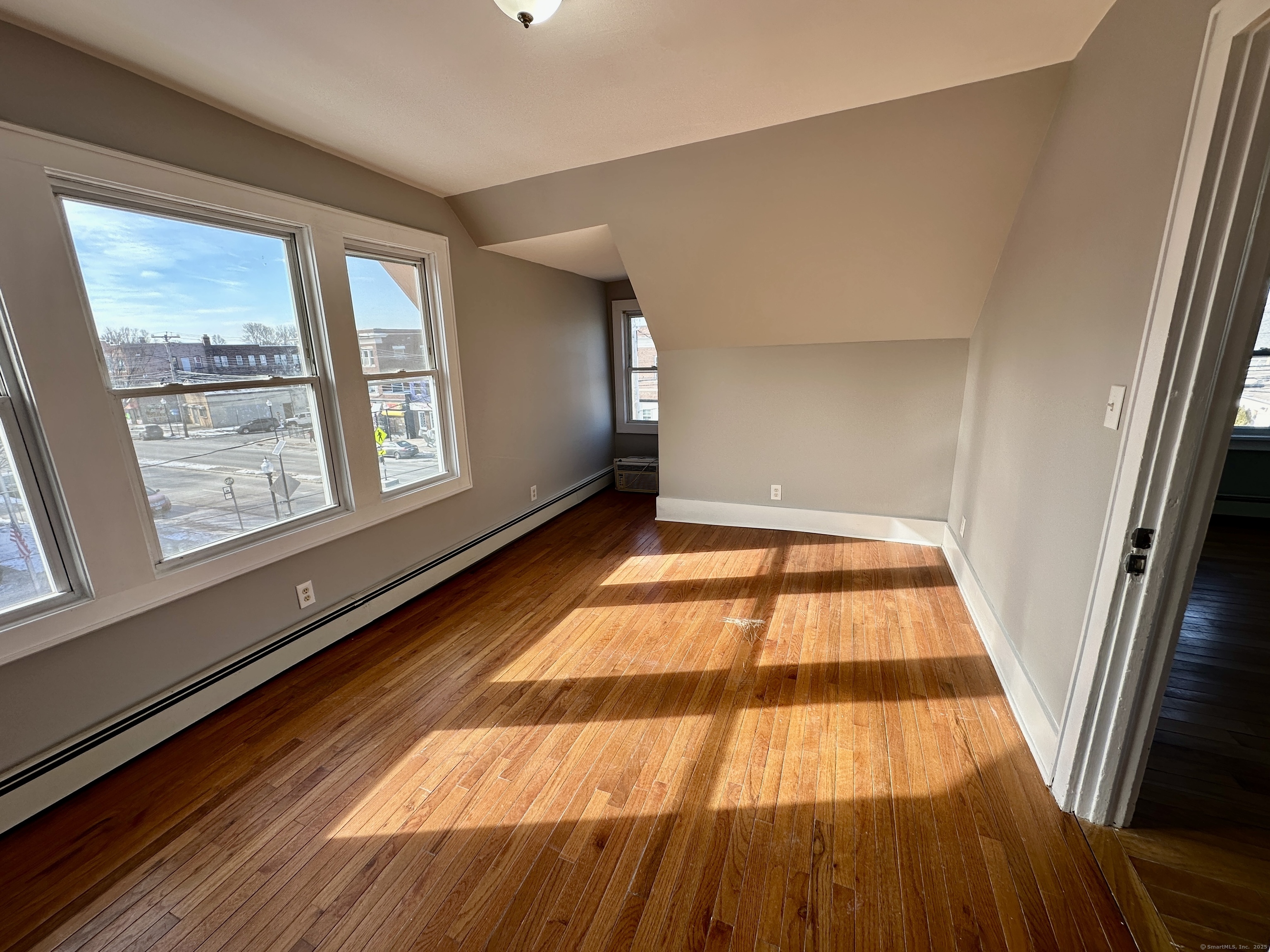 2683 Fairfield Avenue 3rd Fl