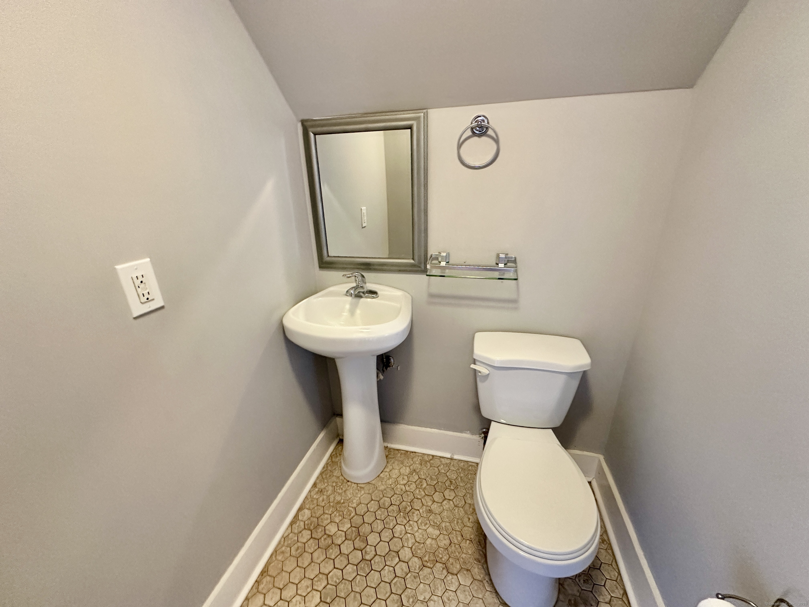 2683 Fairfield Avenue 3rd Fl