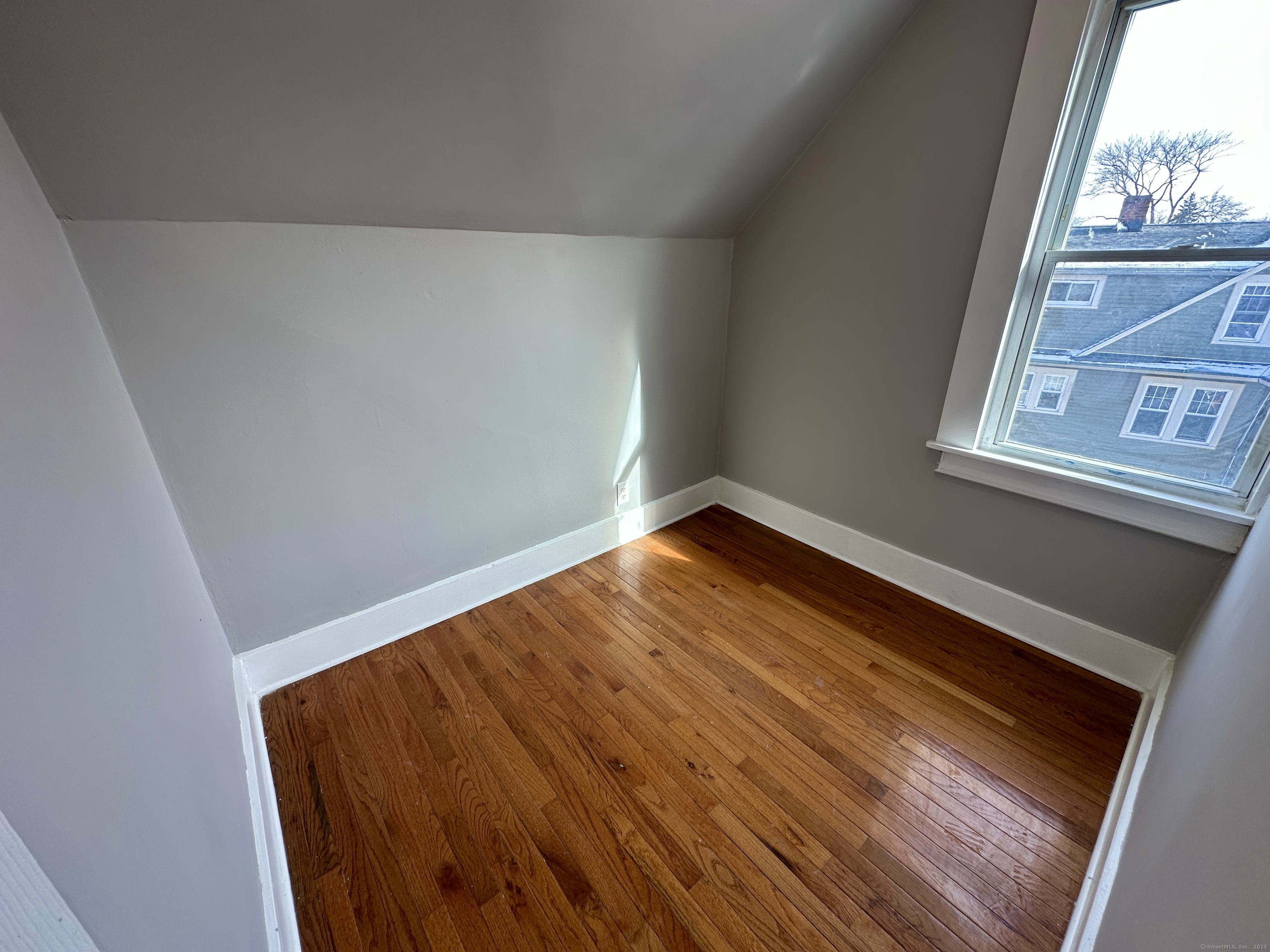 2683 Fairfield Avenue 3rd Fl