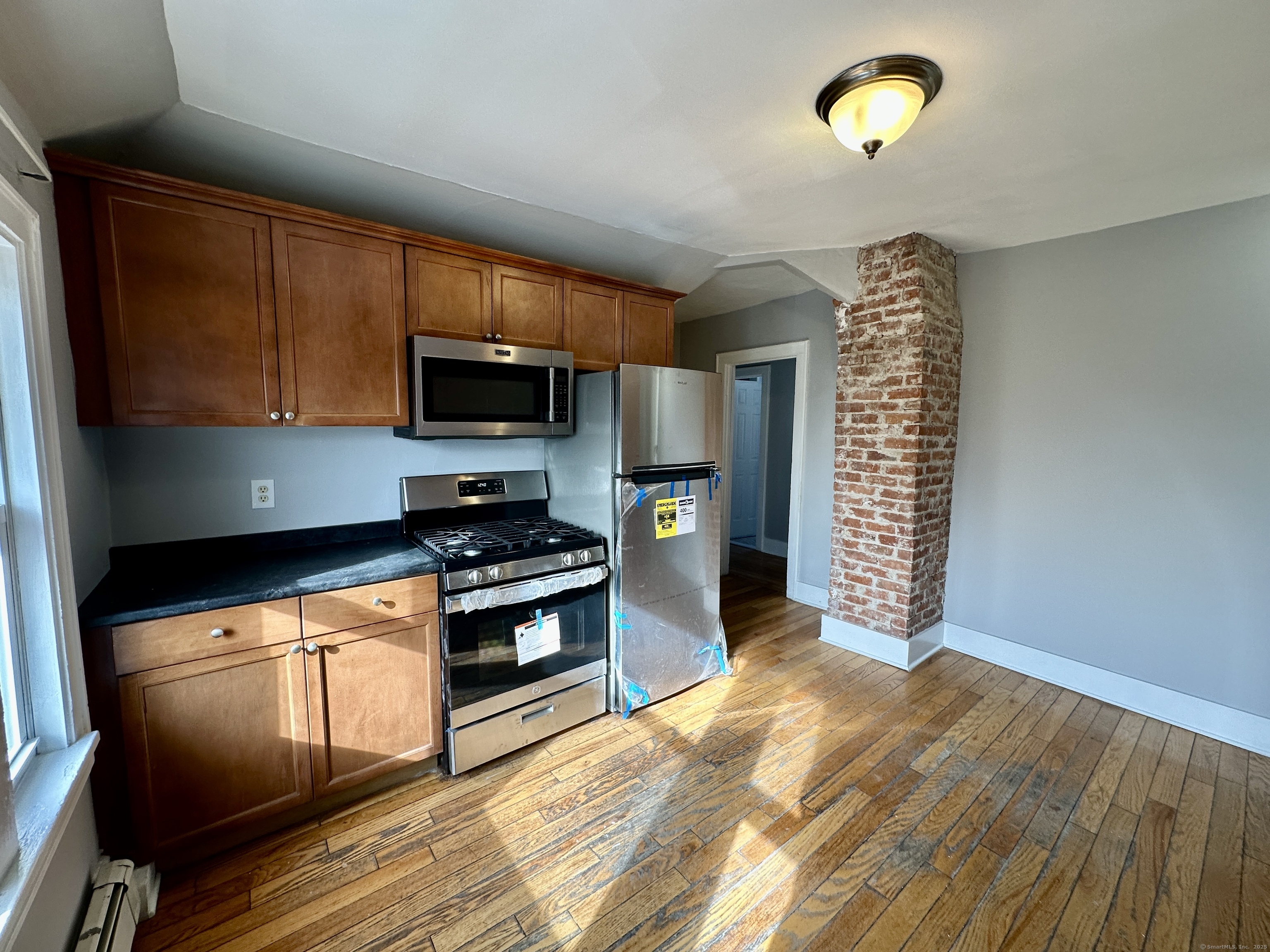 2683 Fairfield Avenue 3rd Fl
