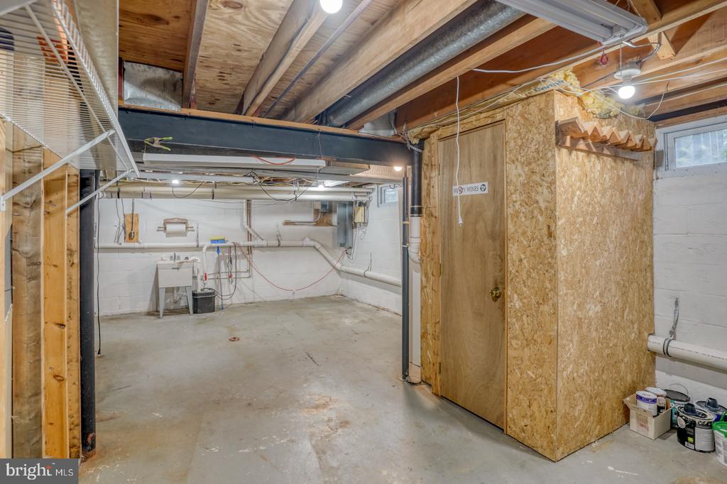 110 LAYTON DRIVE