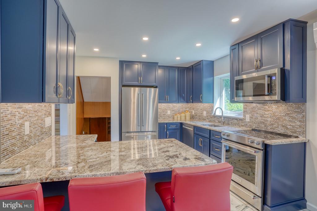 405 N LYNN DRIVE