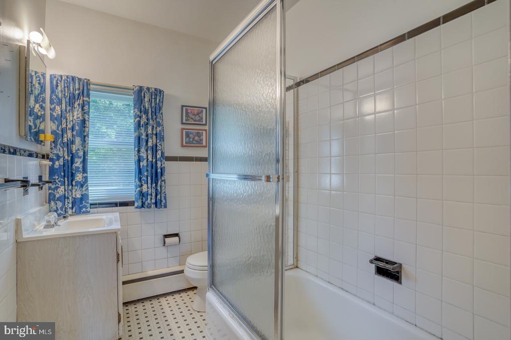 405 N LYNN DRIVE