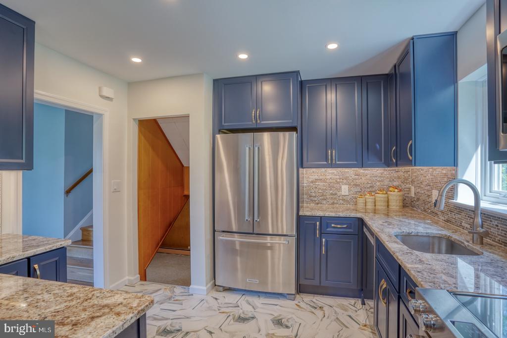 405 N LYNN DRIVE