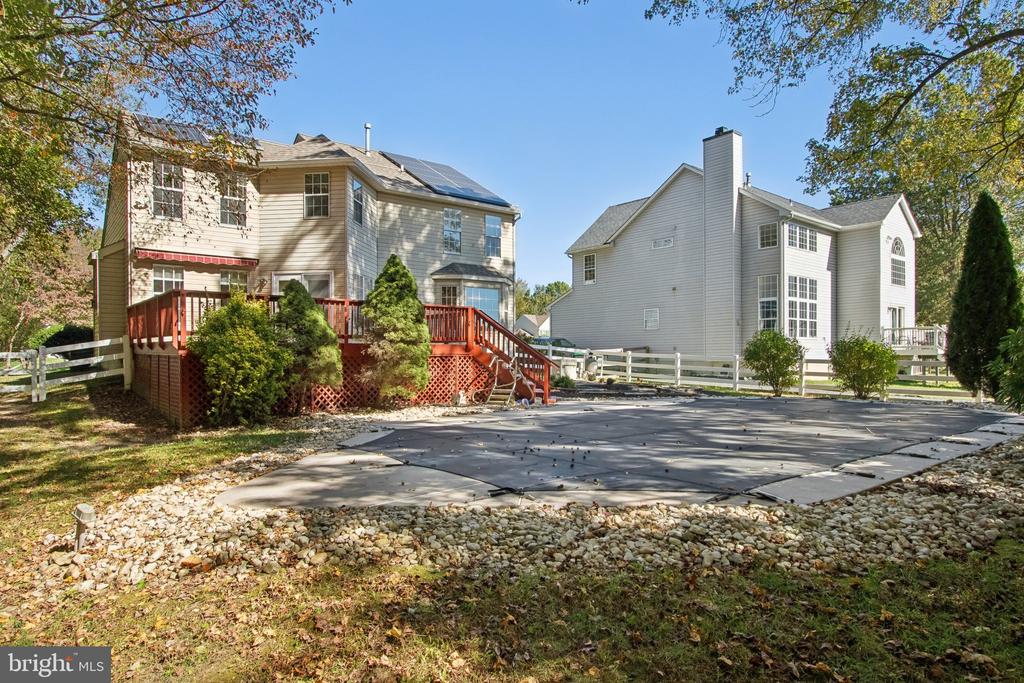 235 W HOPE COURT