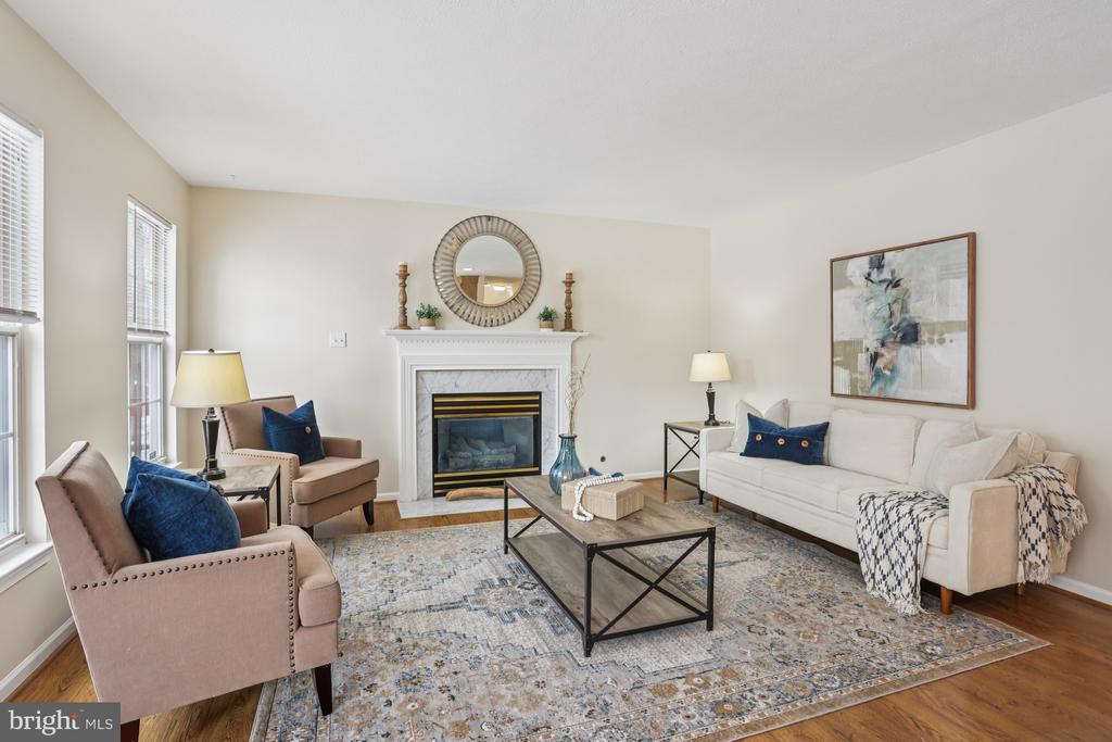 235 W HOPE COURT