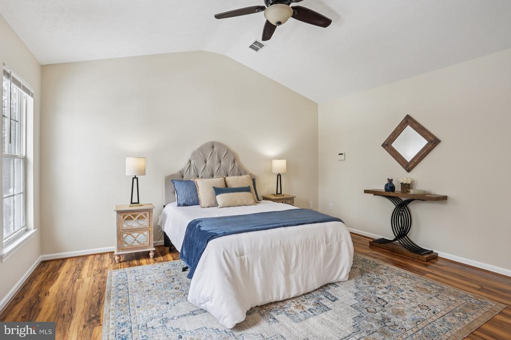 235 W HOPE COURT