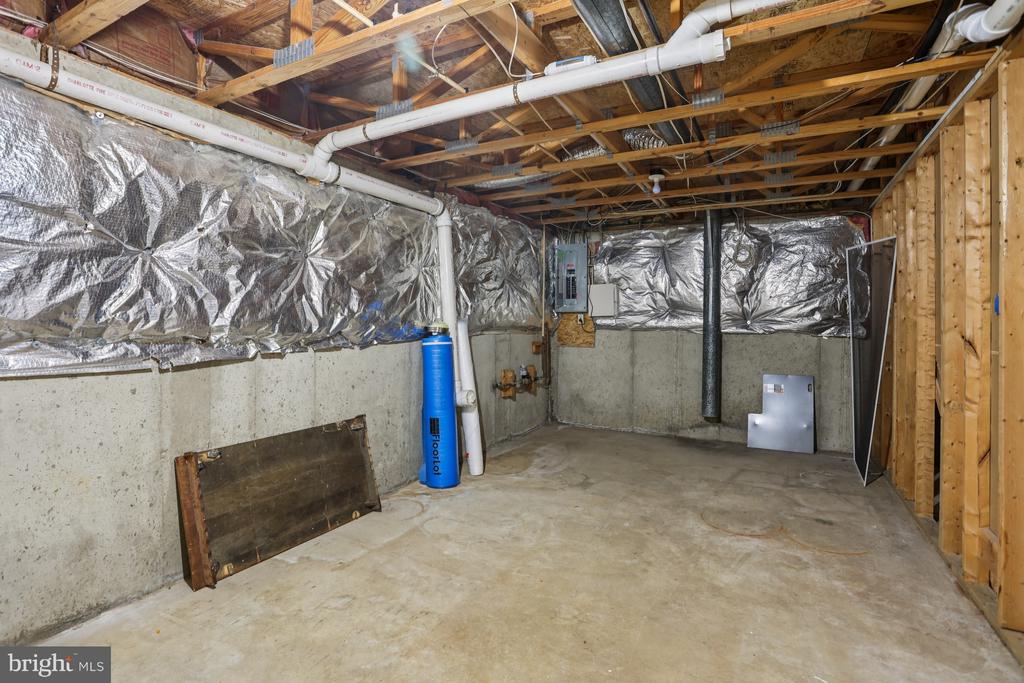 235 W HOPE COURT