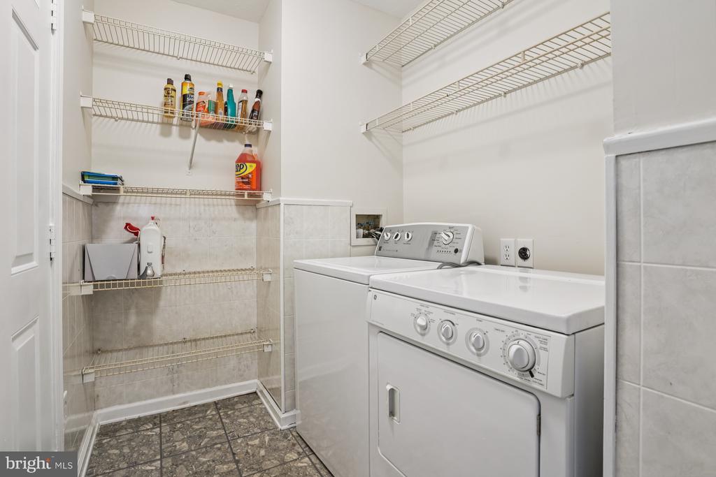 235 W HOPE COURT