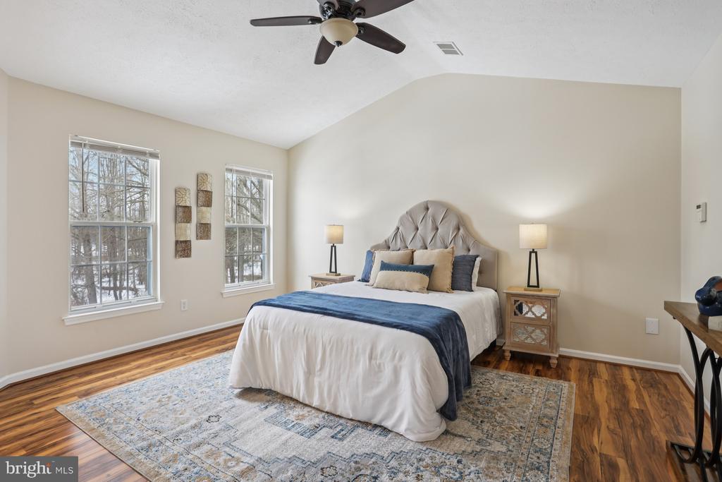 235 W HOPE COURT